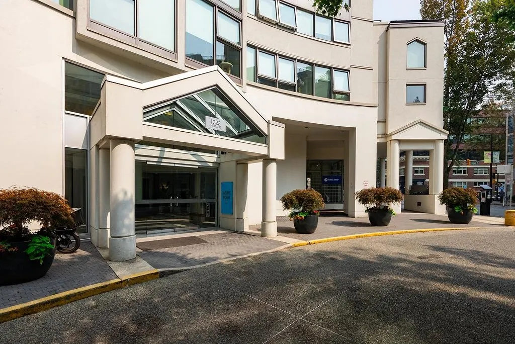 202 1323 Homer Street