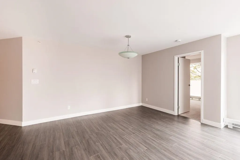 202 1323 Homer Street