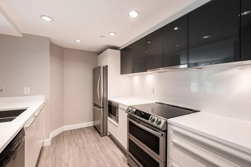 202 1323 Homer Street