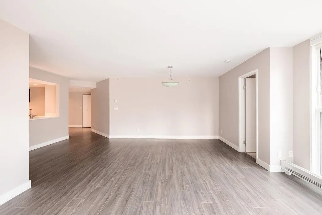 202 1323 Homer Street