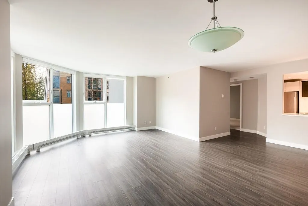 202 1323 Homer Street