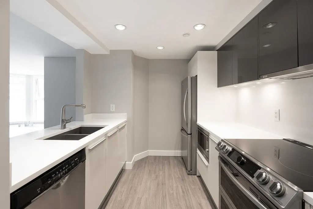 202 1323 Homer Street