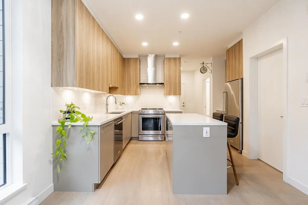 523 7599 15th Street