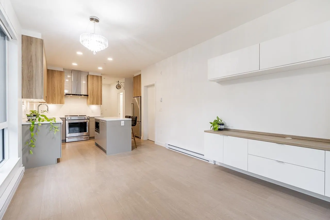 523 7599 15th Street
