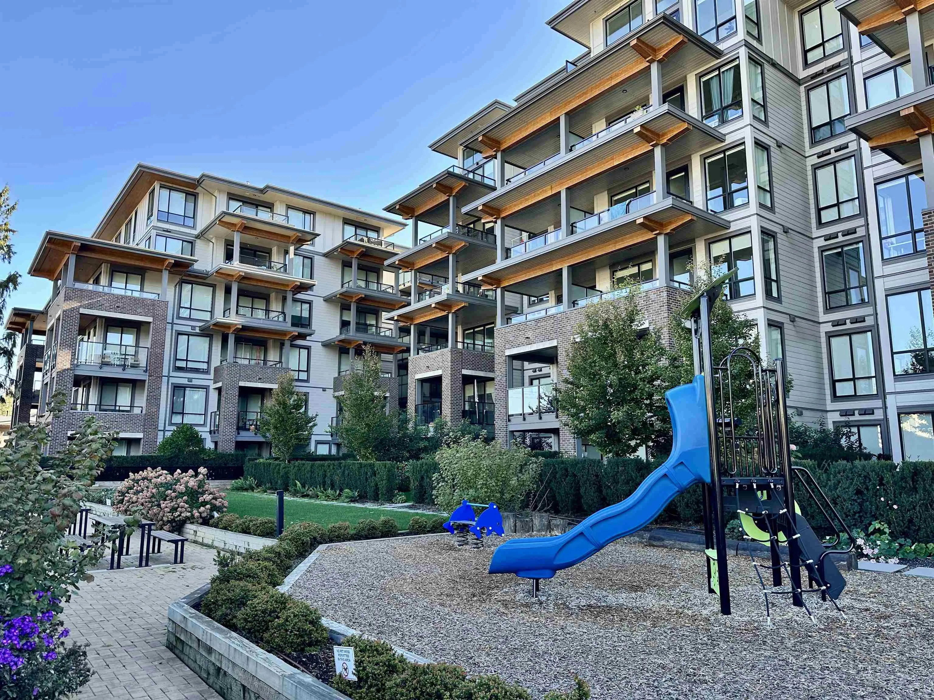 523 7599 15th Street