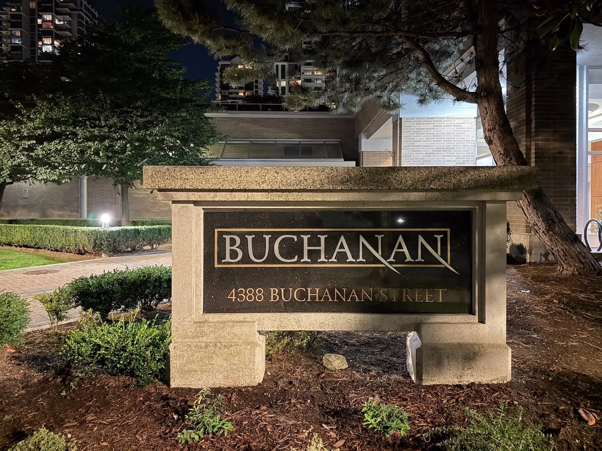 401 4388 Buchanan Street