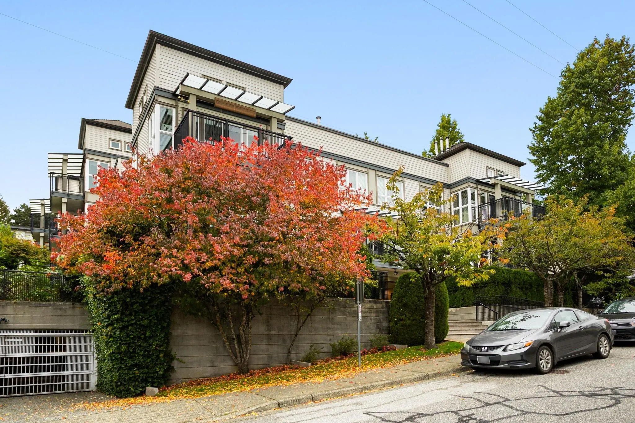 301 106 W Kings Road