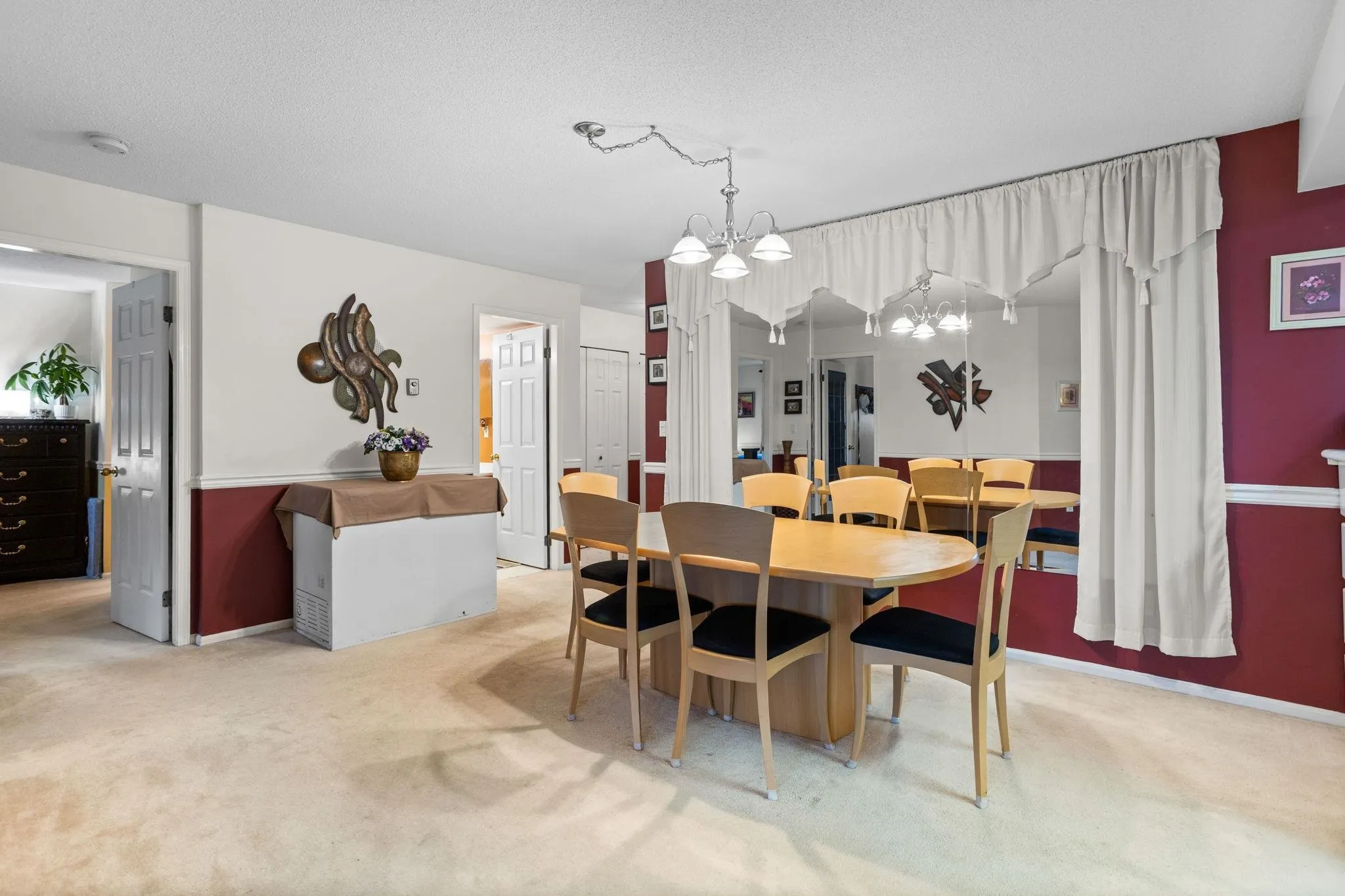 301 106 W Kings Road