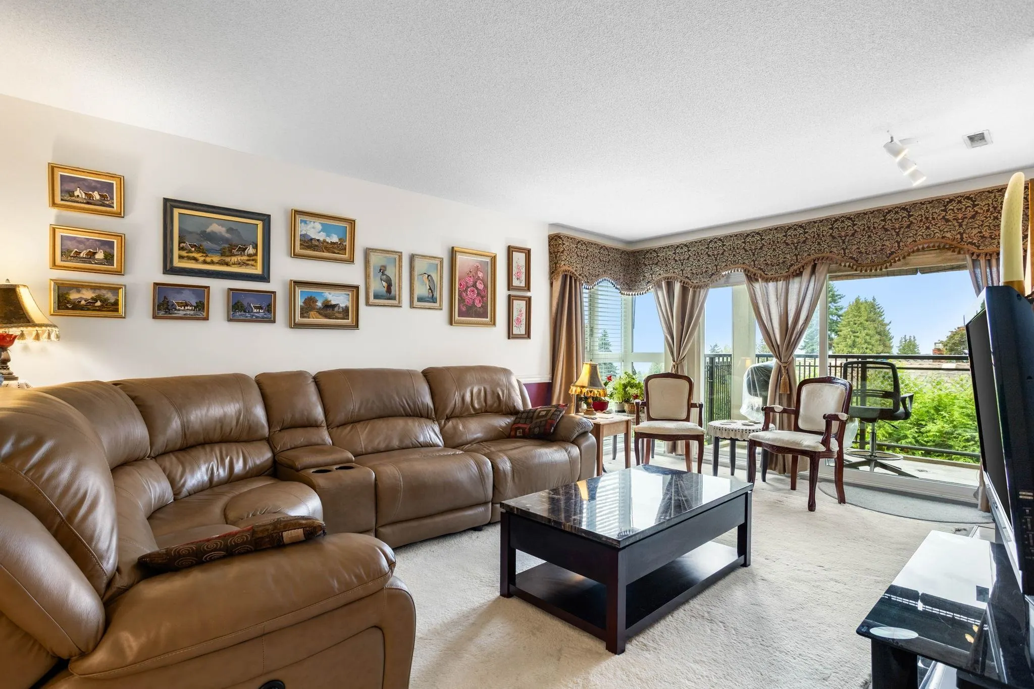 301 106 W Kings Road