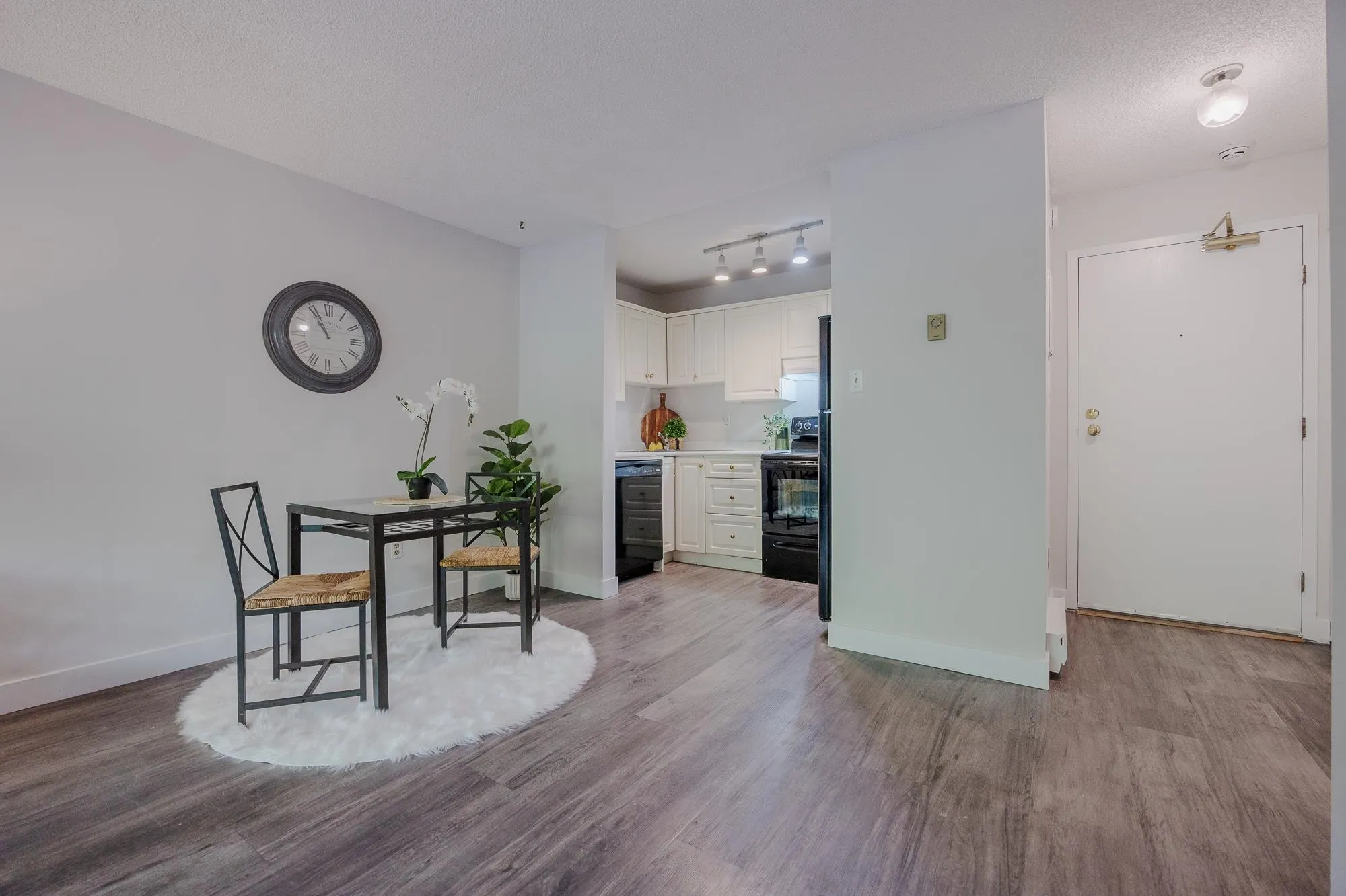 #213 215 Mowat Street