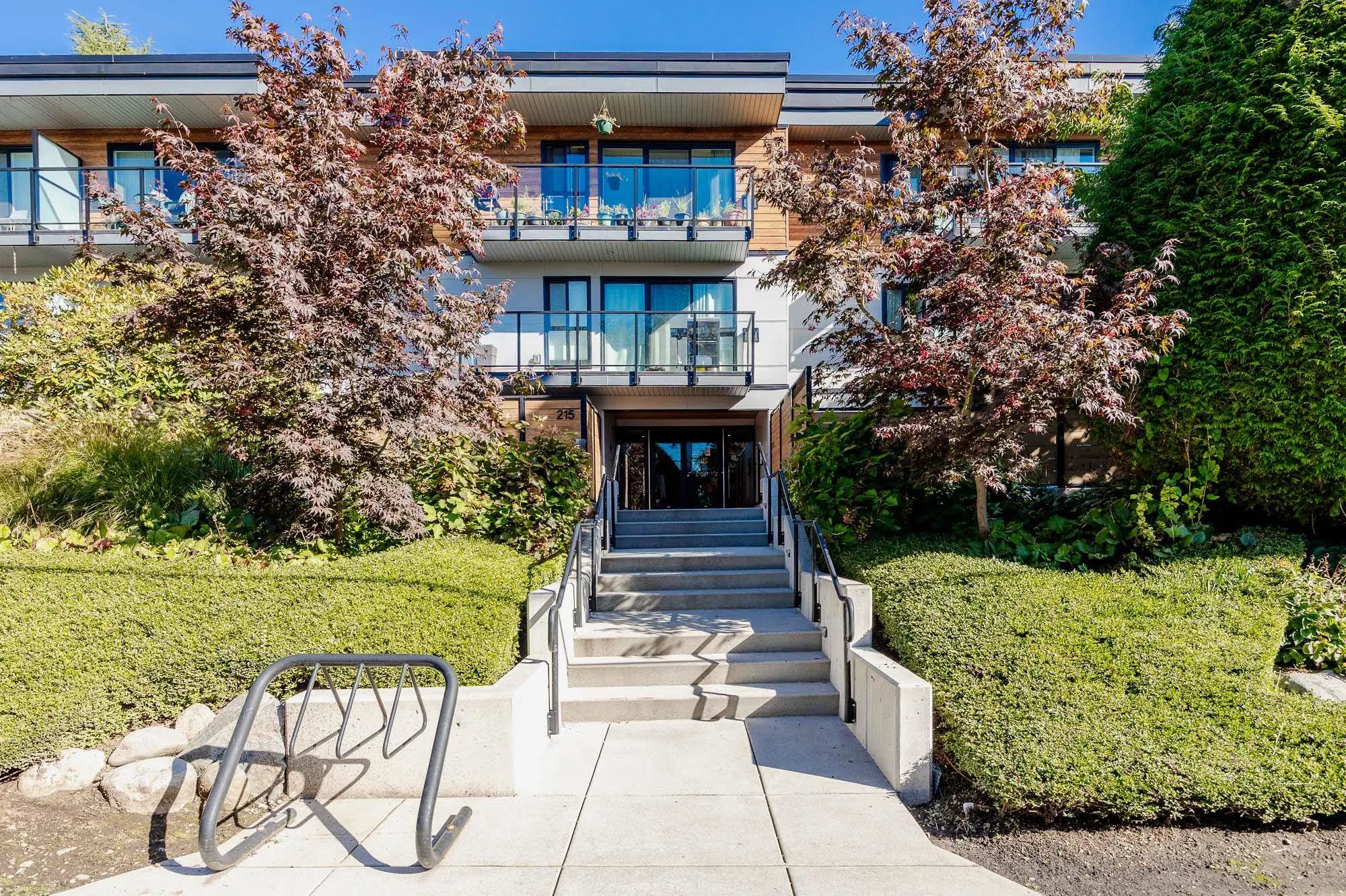 #213 215 Mowat Street