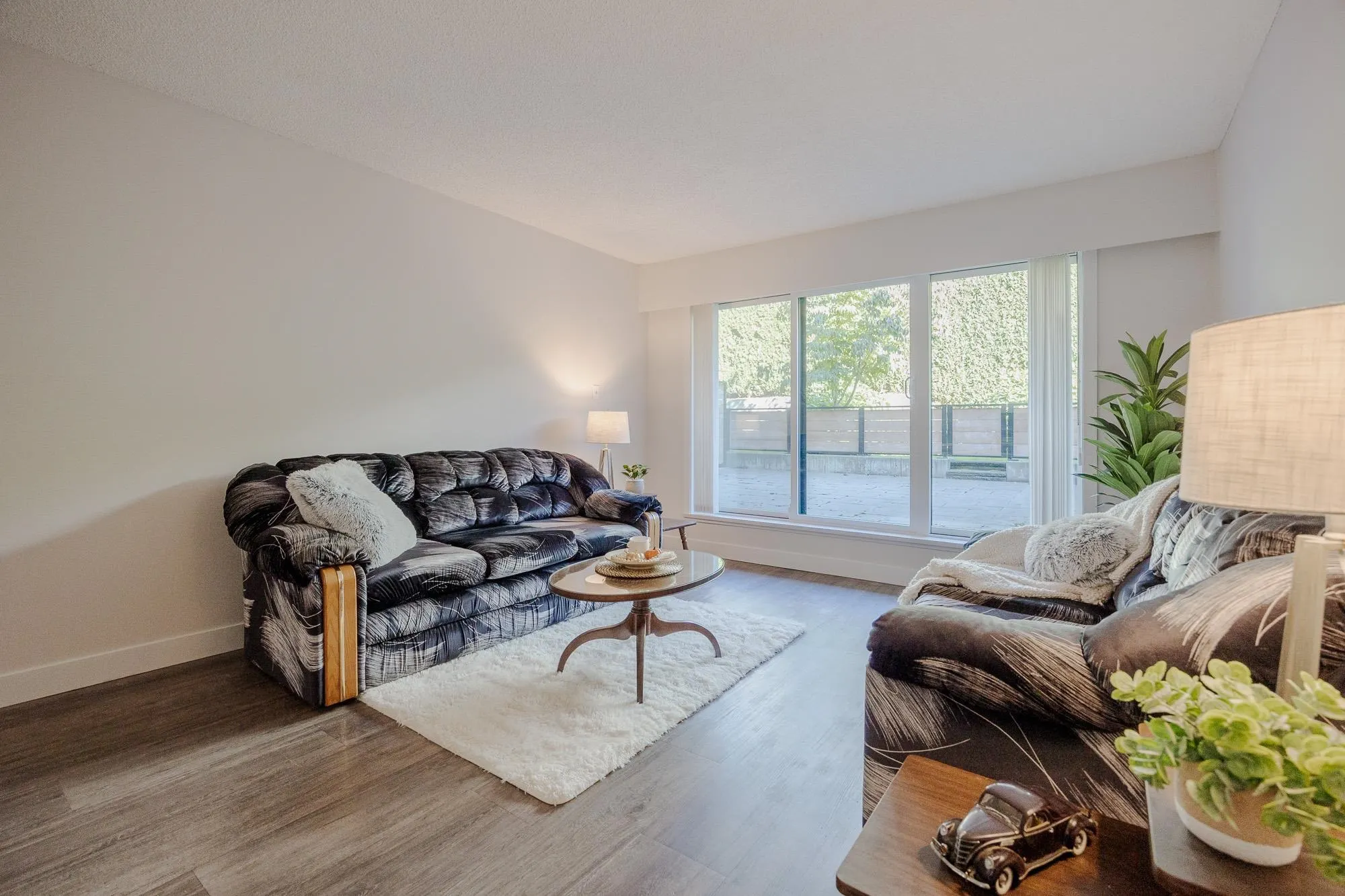 #213 215 Mowat Street