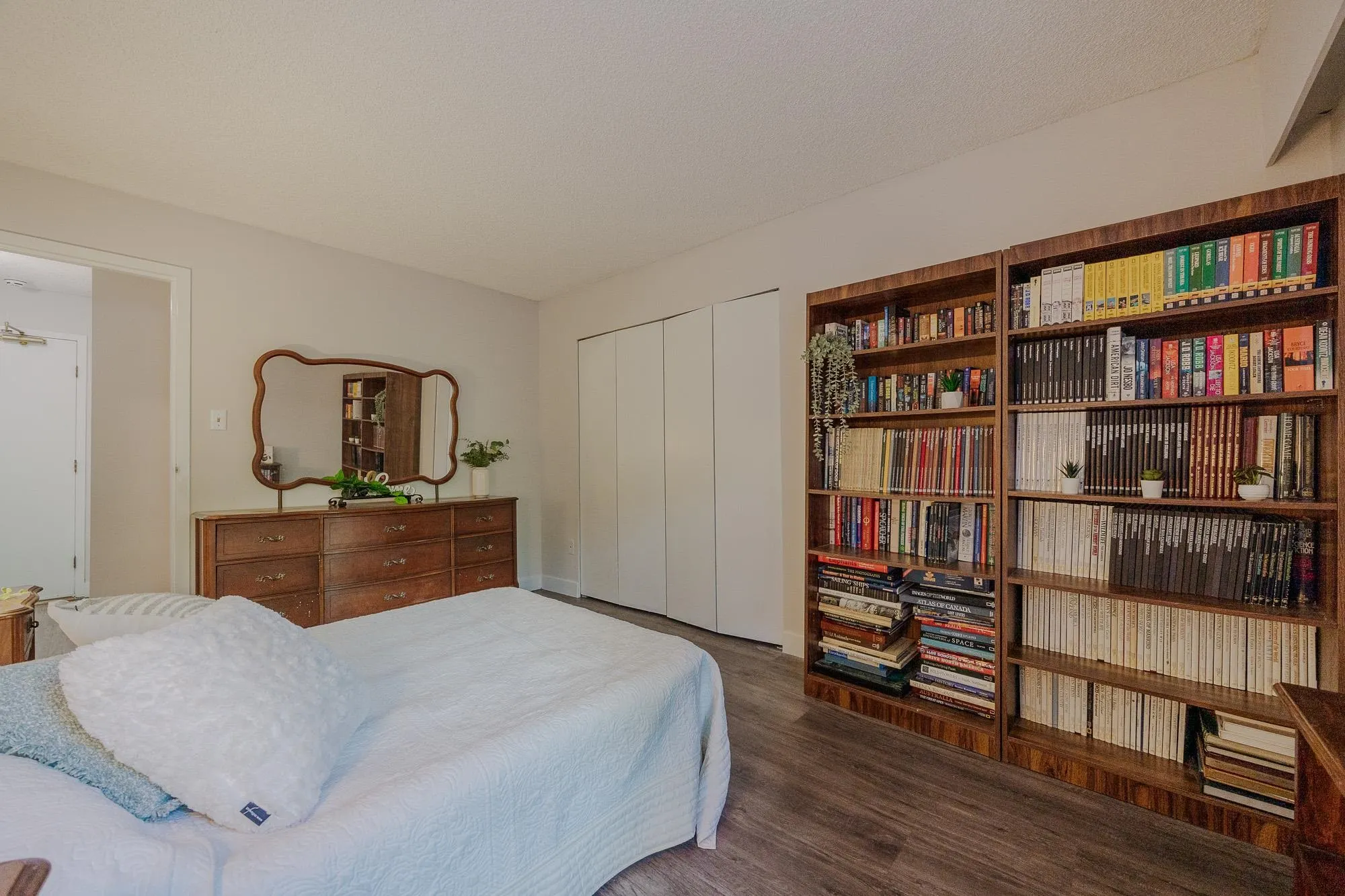 #213 215 Mowat Street
