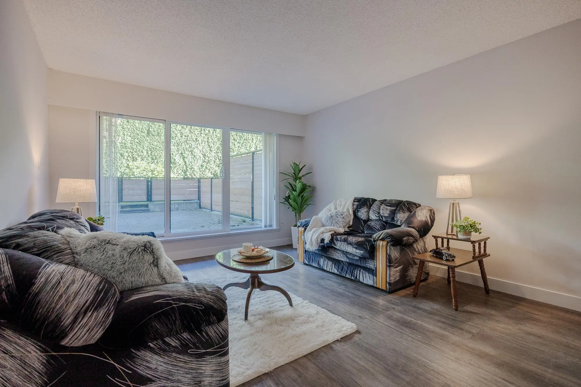 #213 215 Mowat Street
