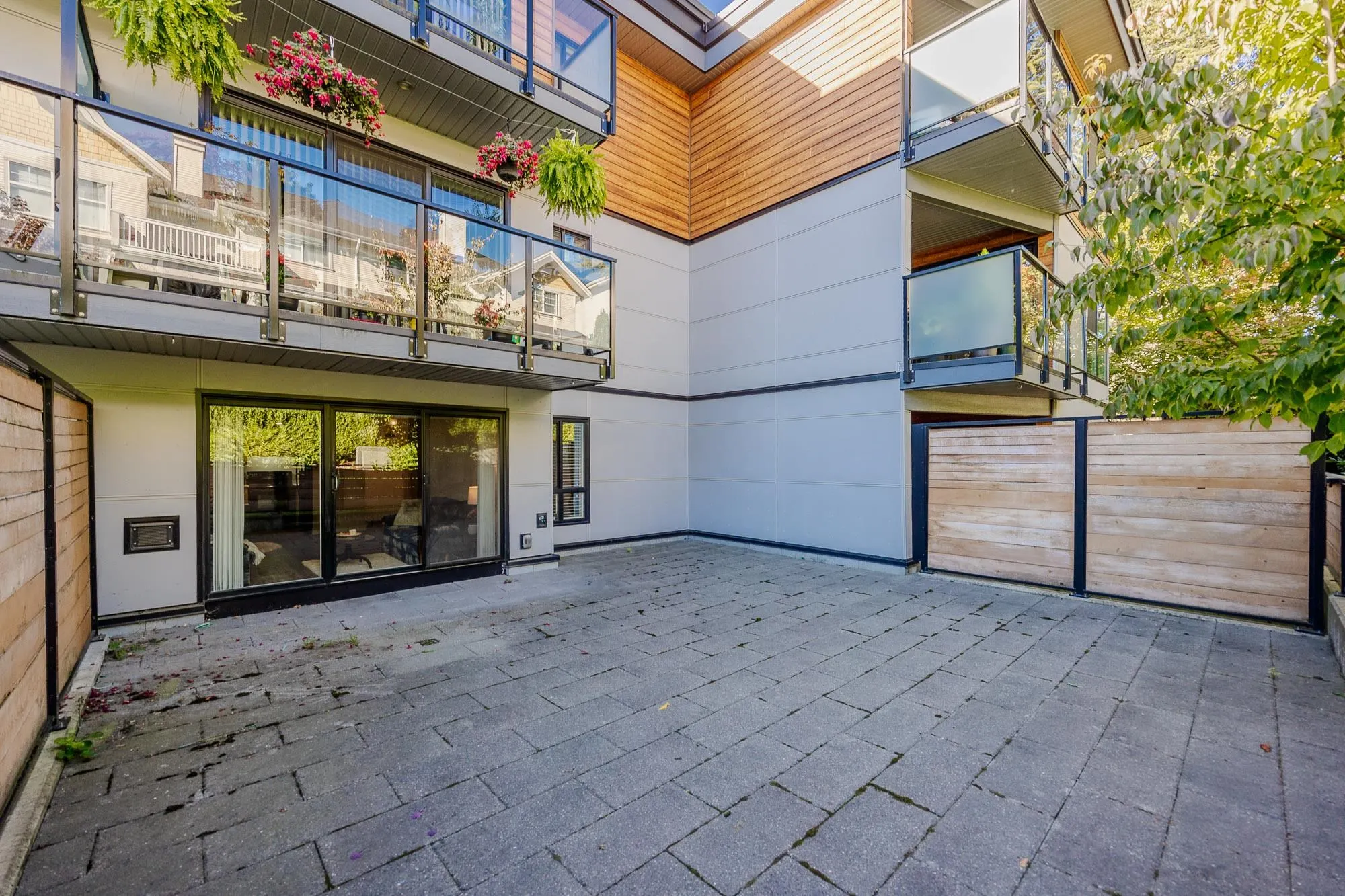 #213 215 Mowat Street