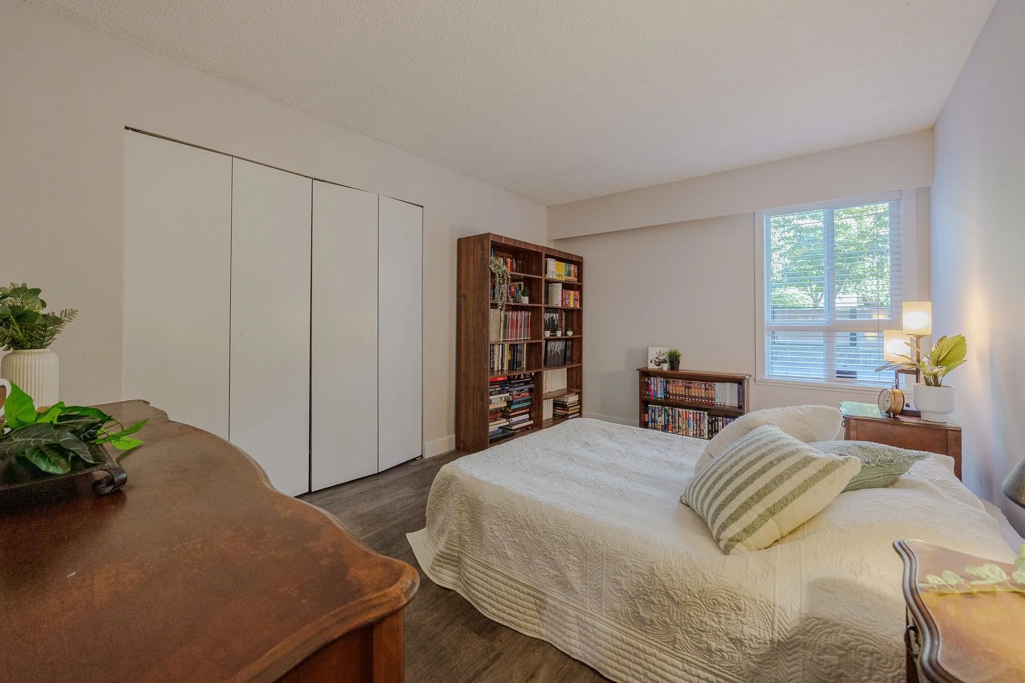 #213 215 Mowat Street