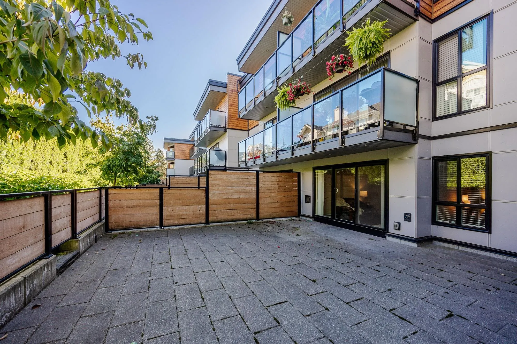 #213 215 Mowat Street