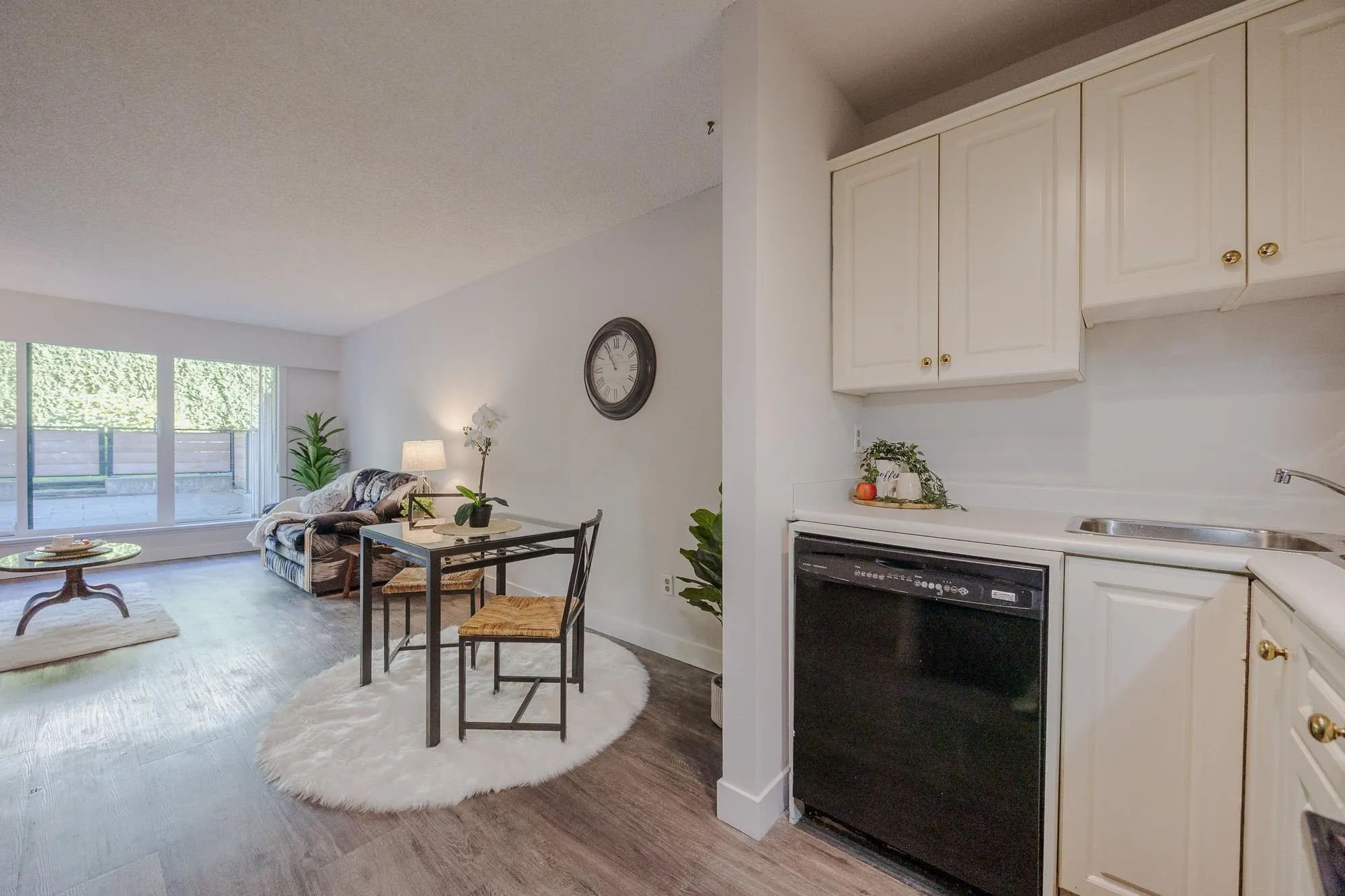 #213 215 Mowat Street