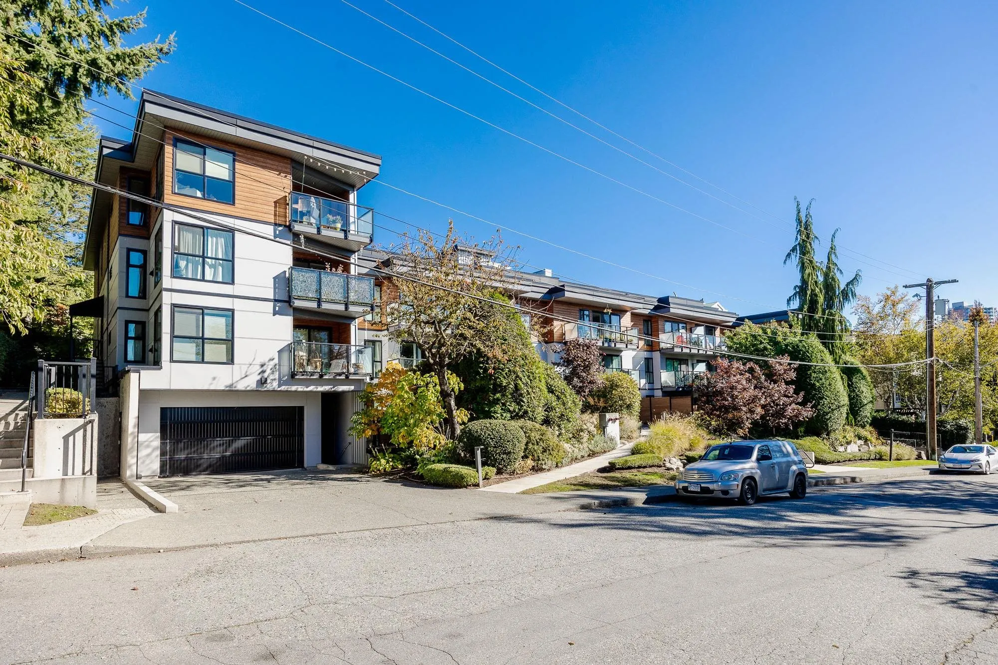 #213 215 Mowat Street