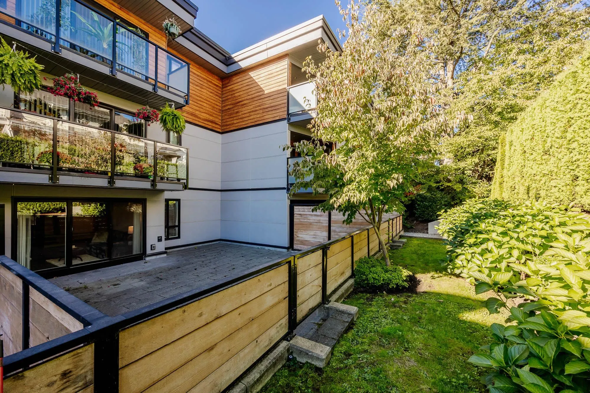 #213 215 Mowat Street