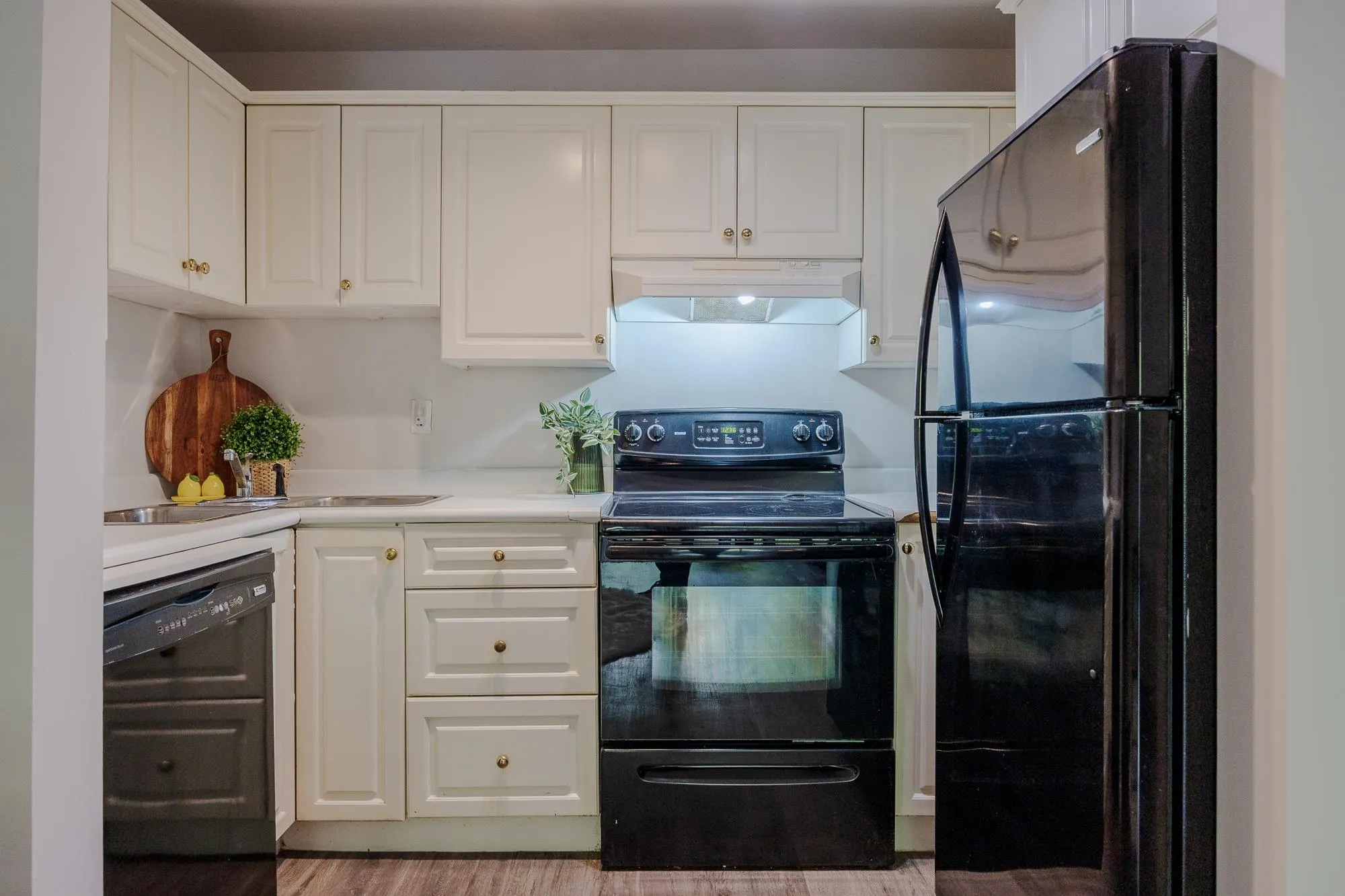 #213 215 Mowat Street