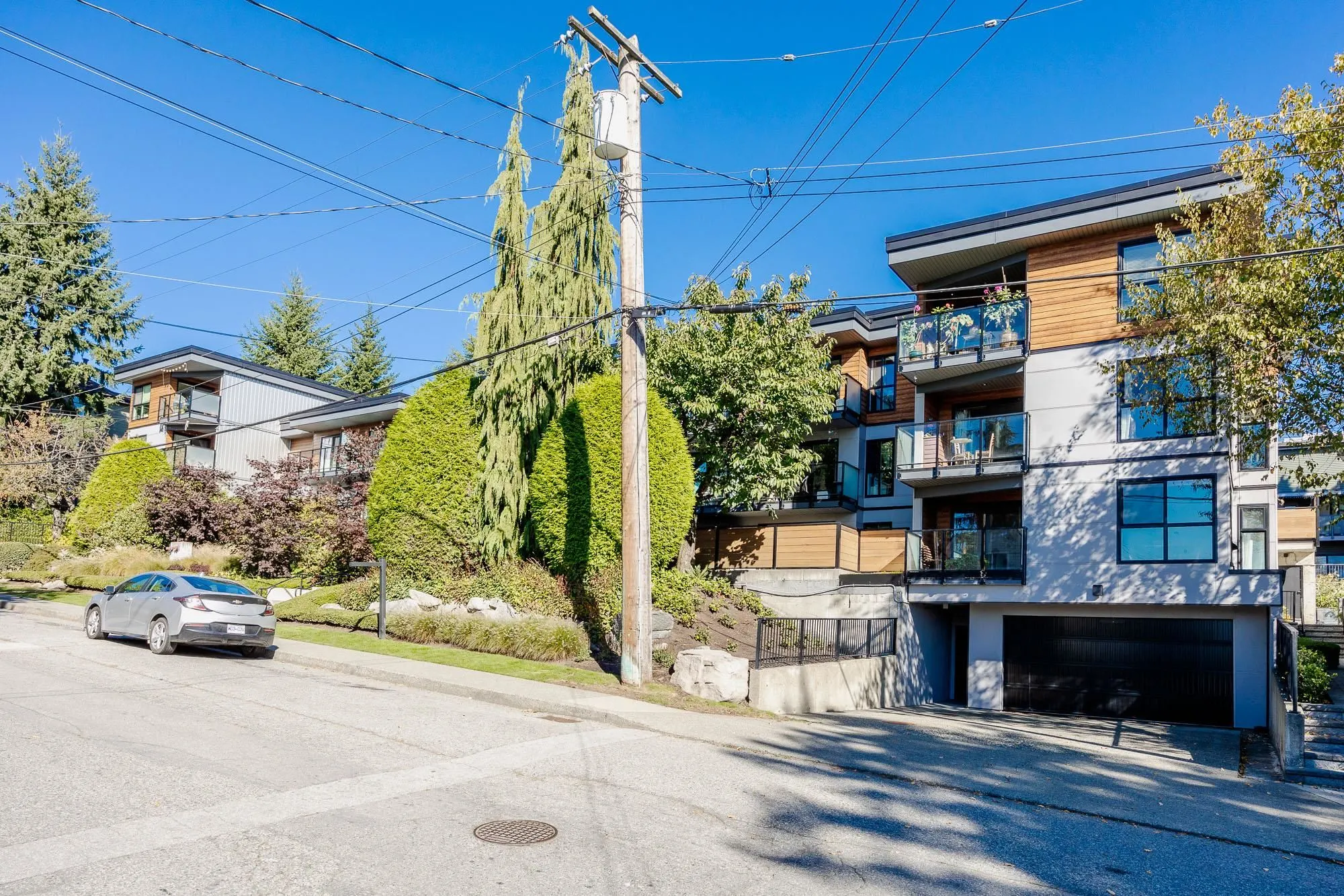 #213 215 Mowat Street