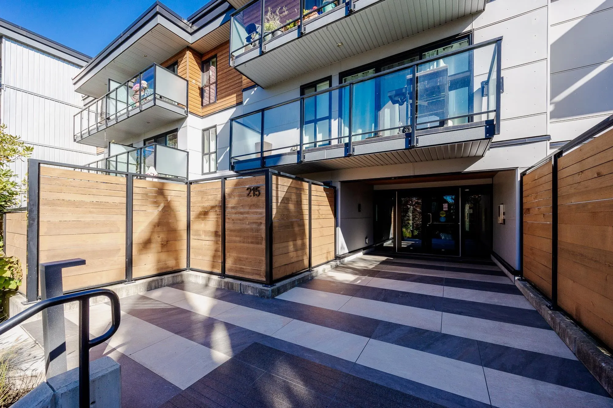 #213 215 Mowat Street