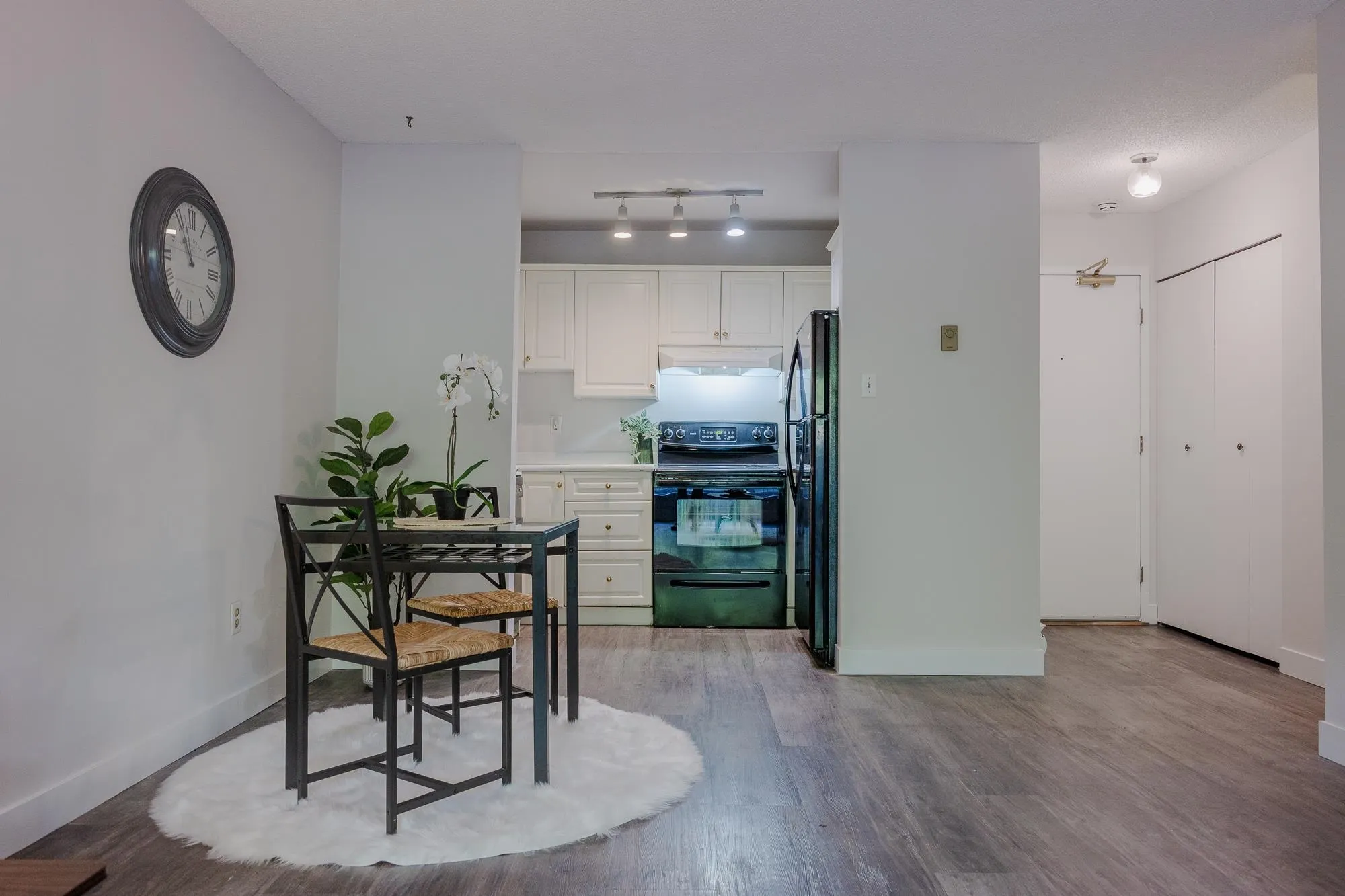 #213 215 Mowat Street