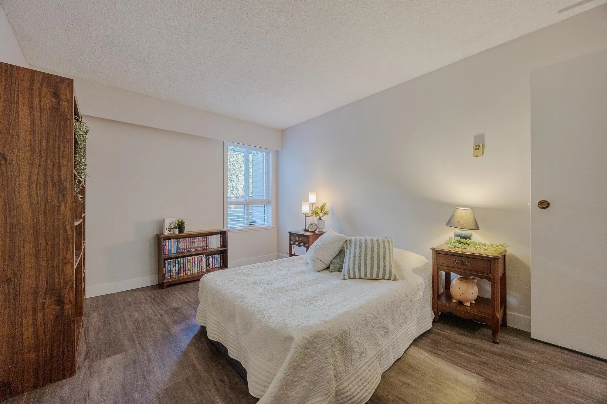 #213 215 Mowat Street