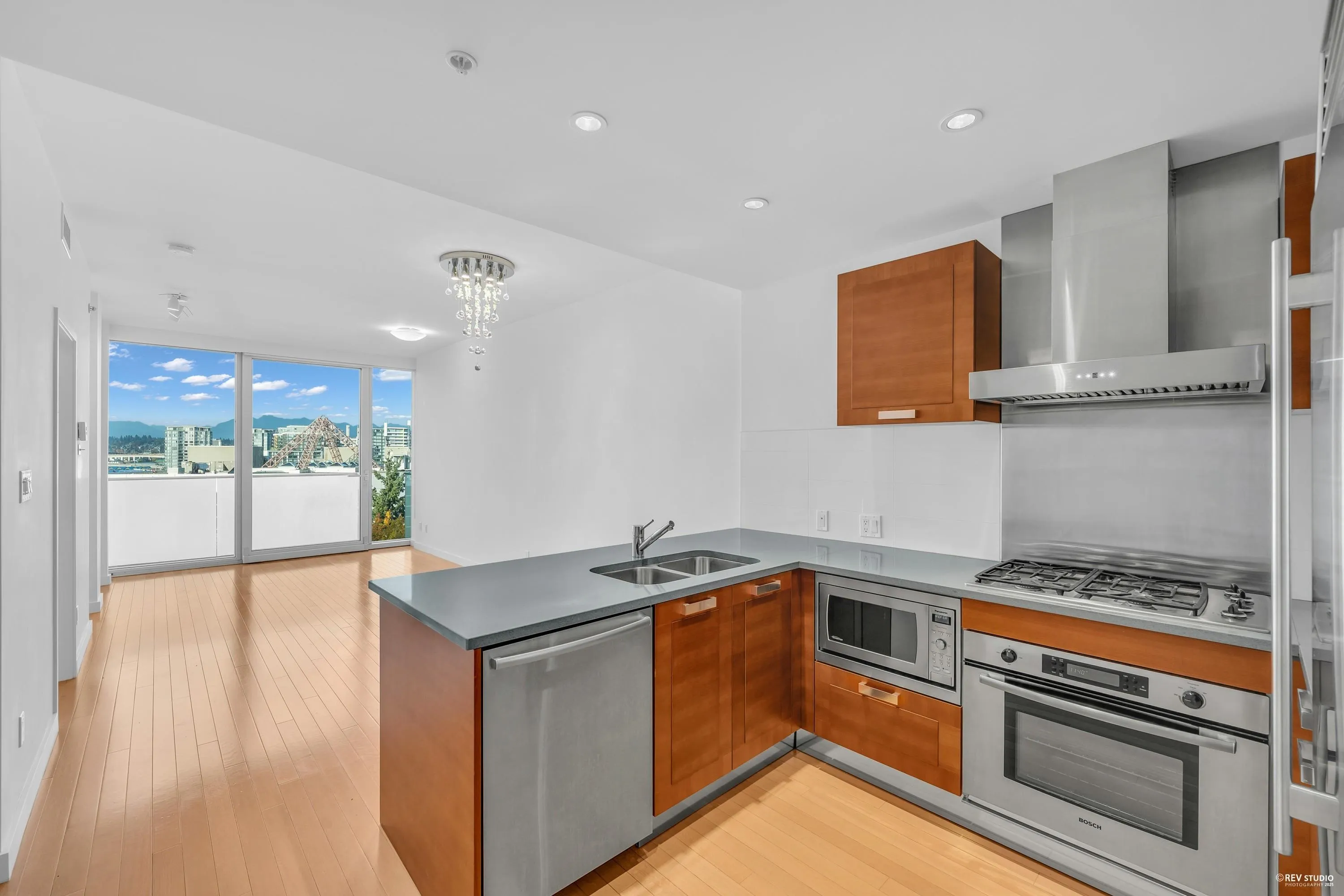 712 8080 Cambie Road