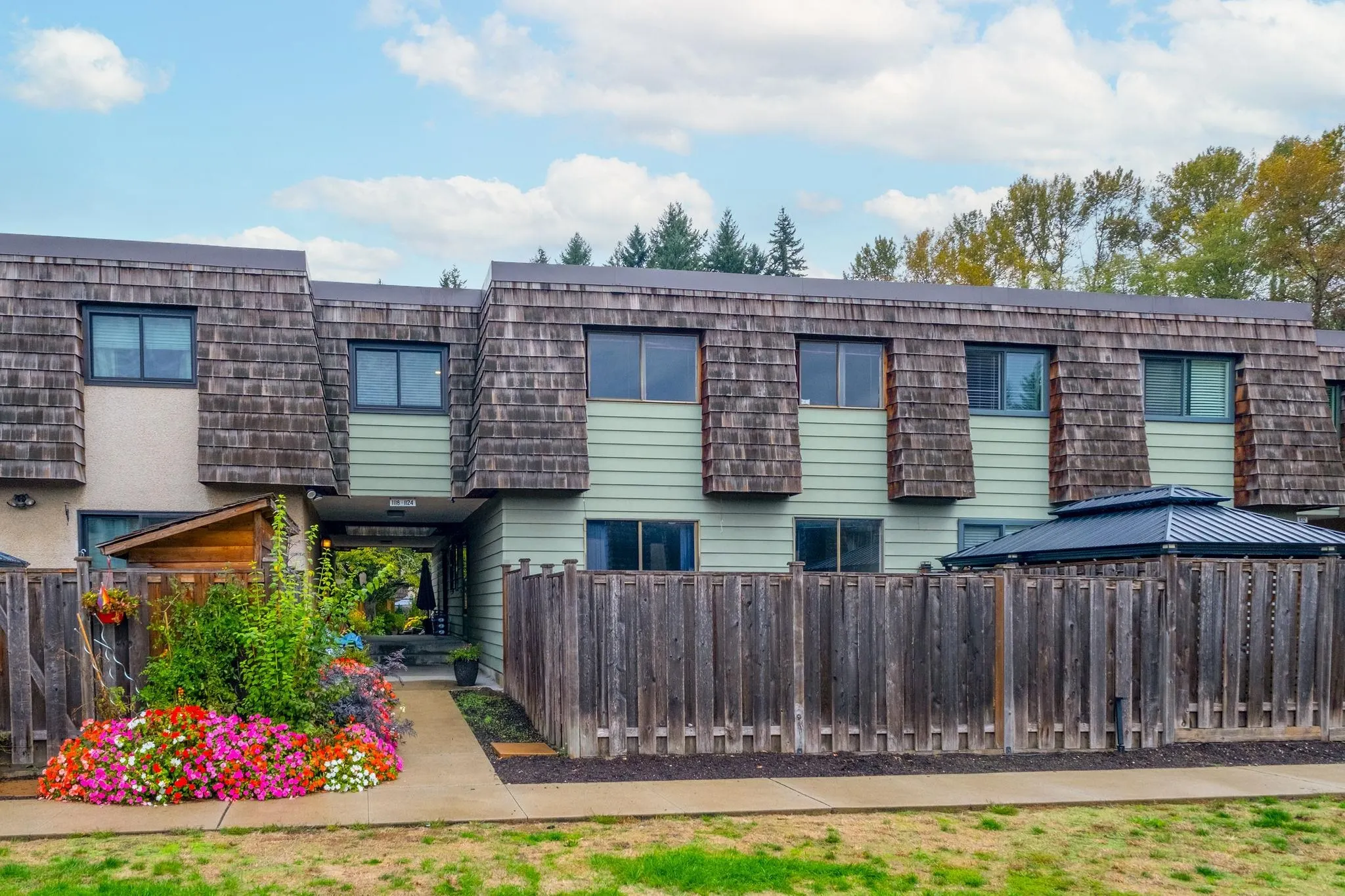 1122 Premier Street