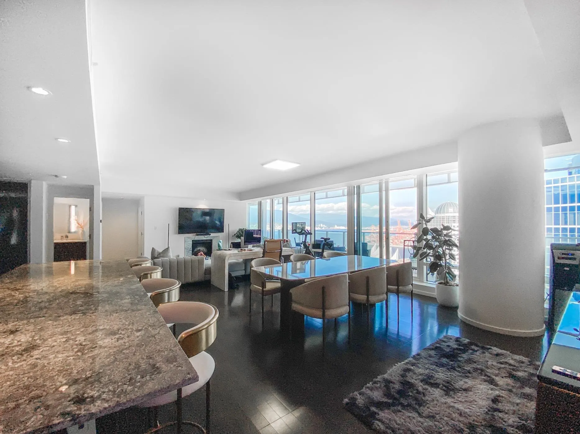 2702 1011 W Cordova Street
