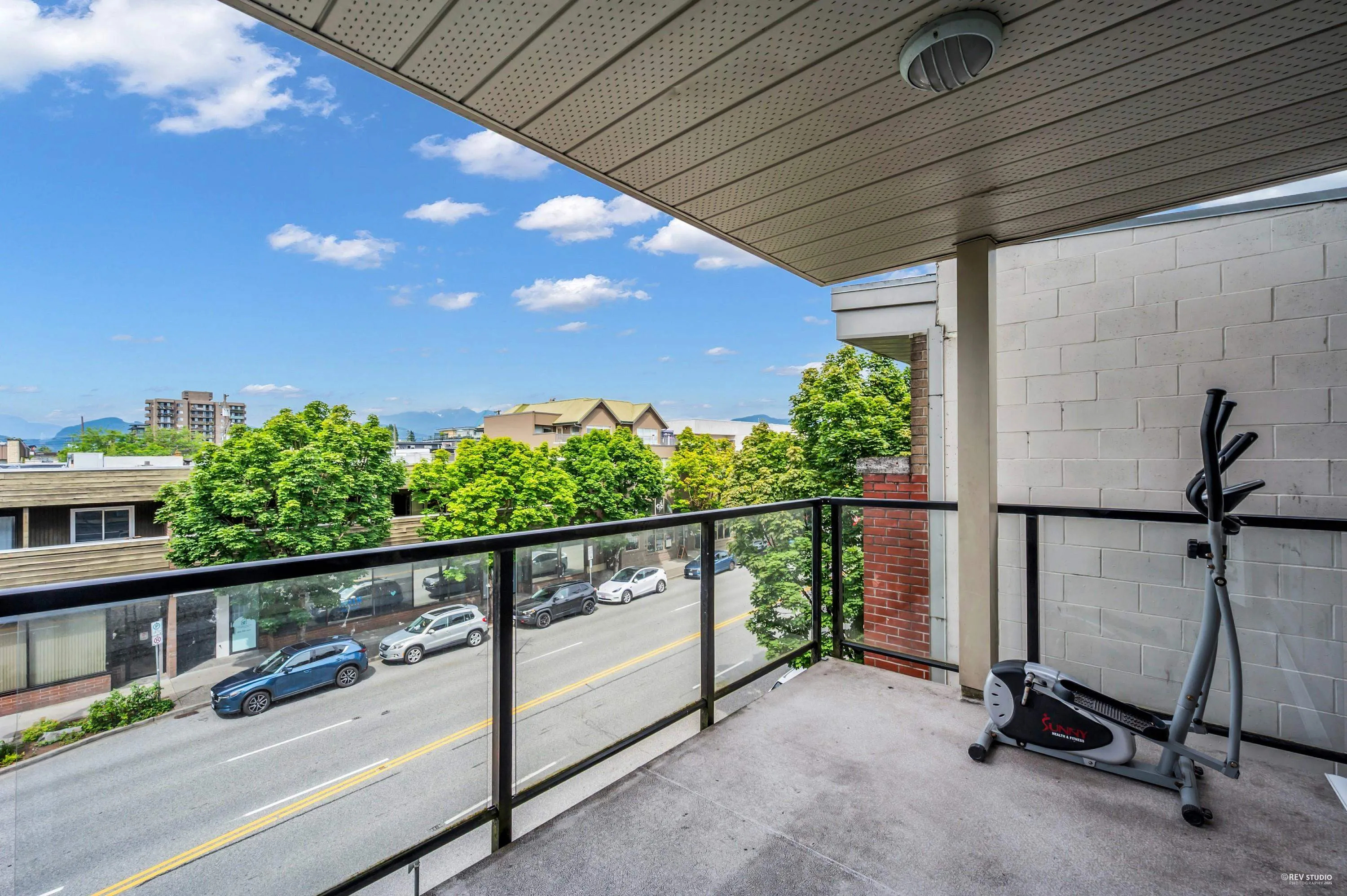 301 22318 Lougheed Highway