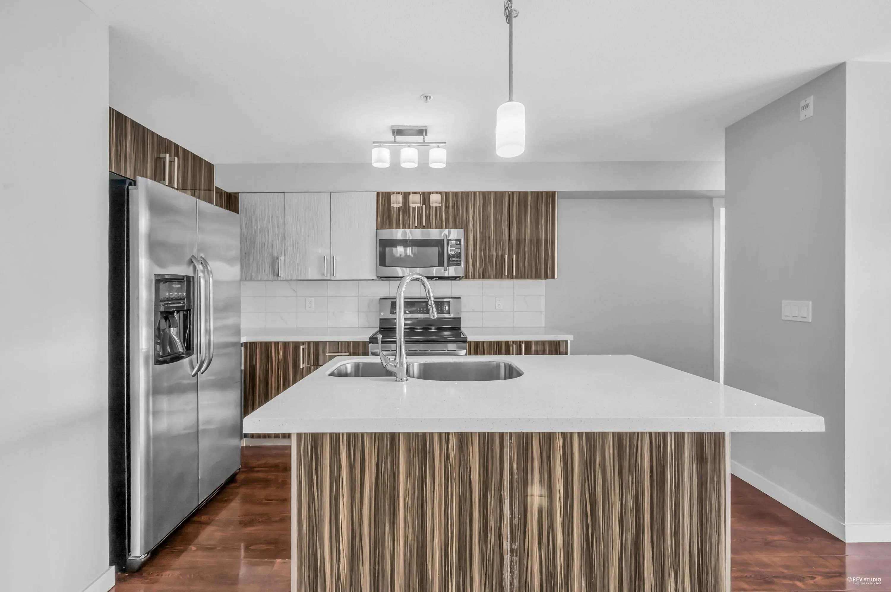 301 22318 Lougheed Highway