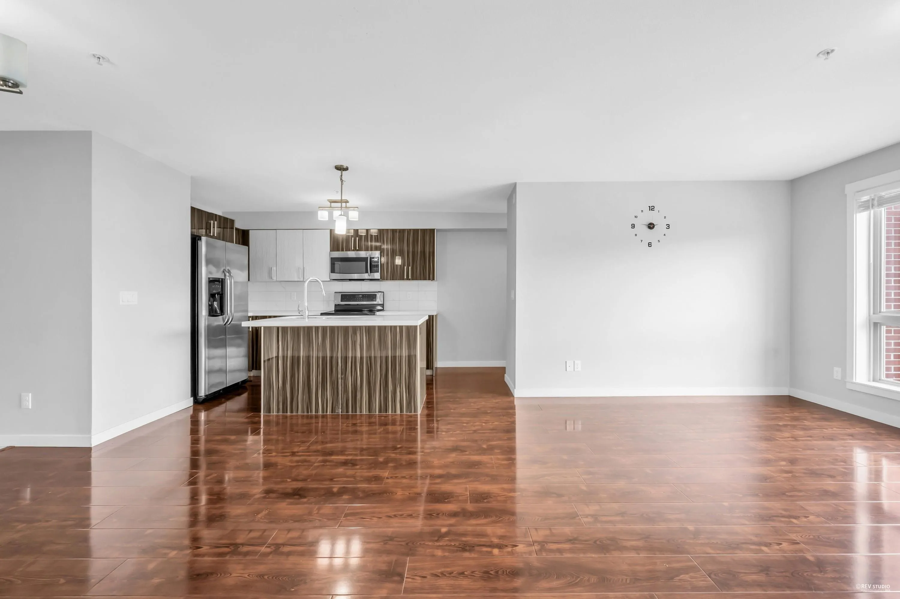 301 22318 Lougheed Highway