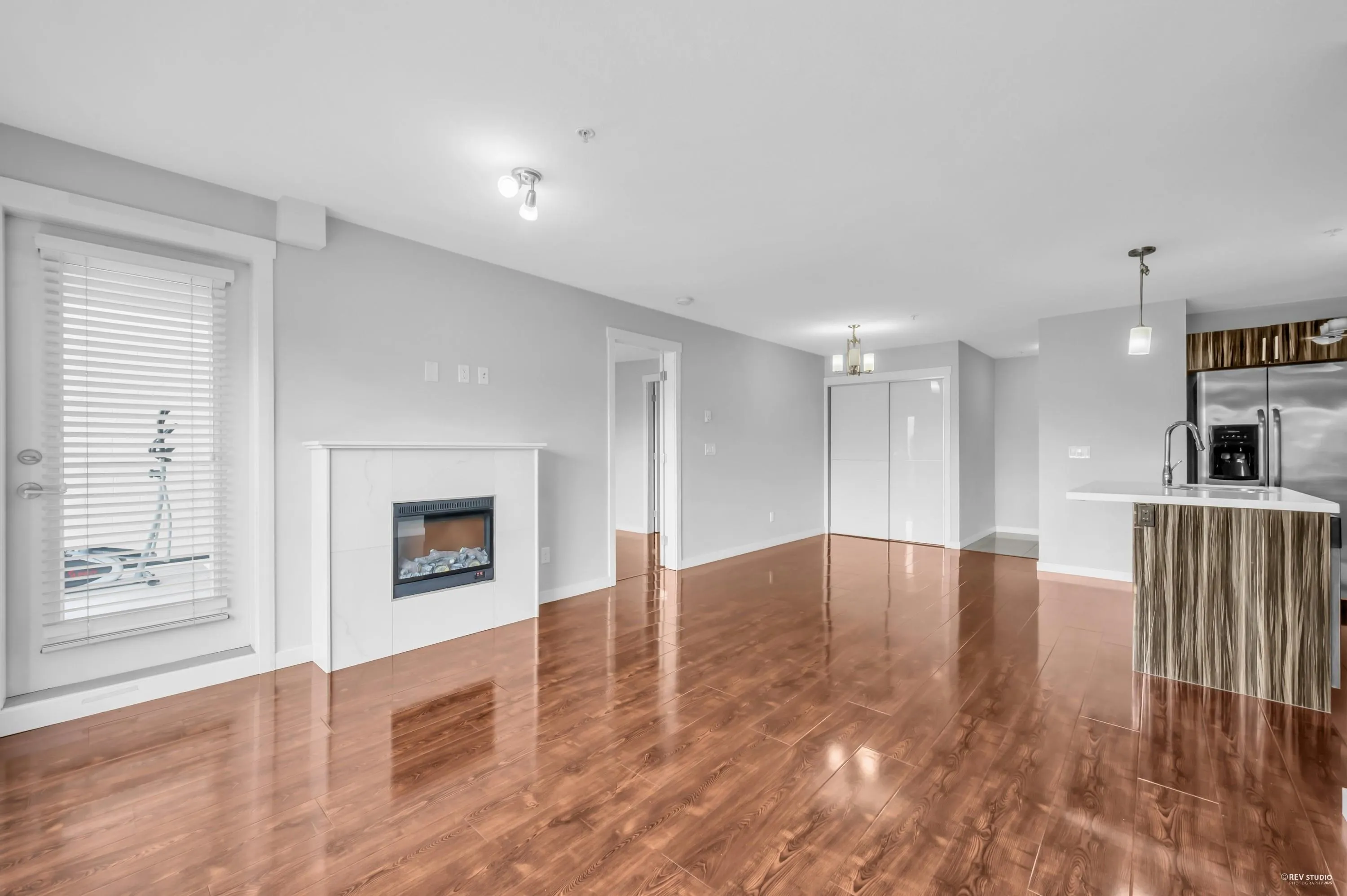 301 22318 Lougheed Highway