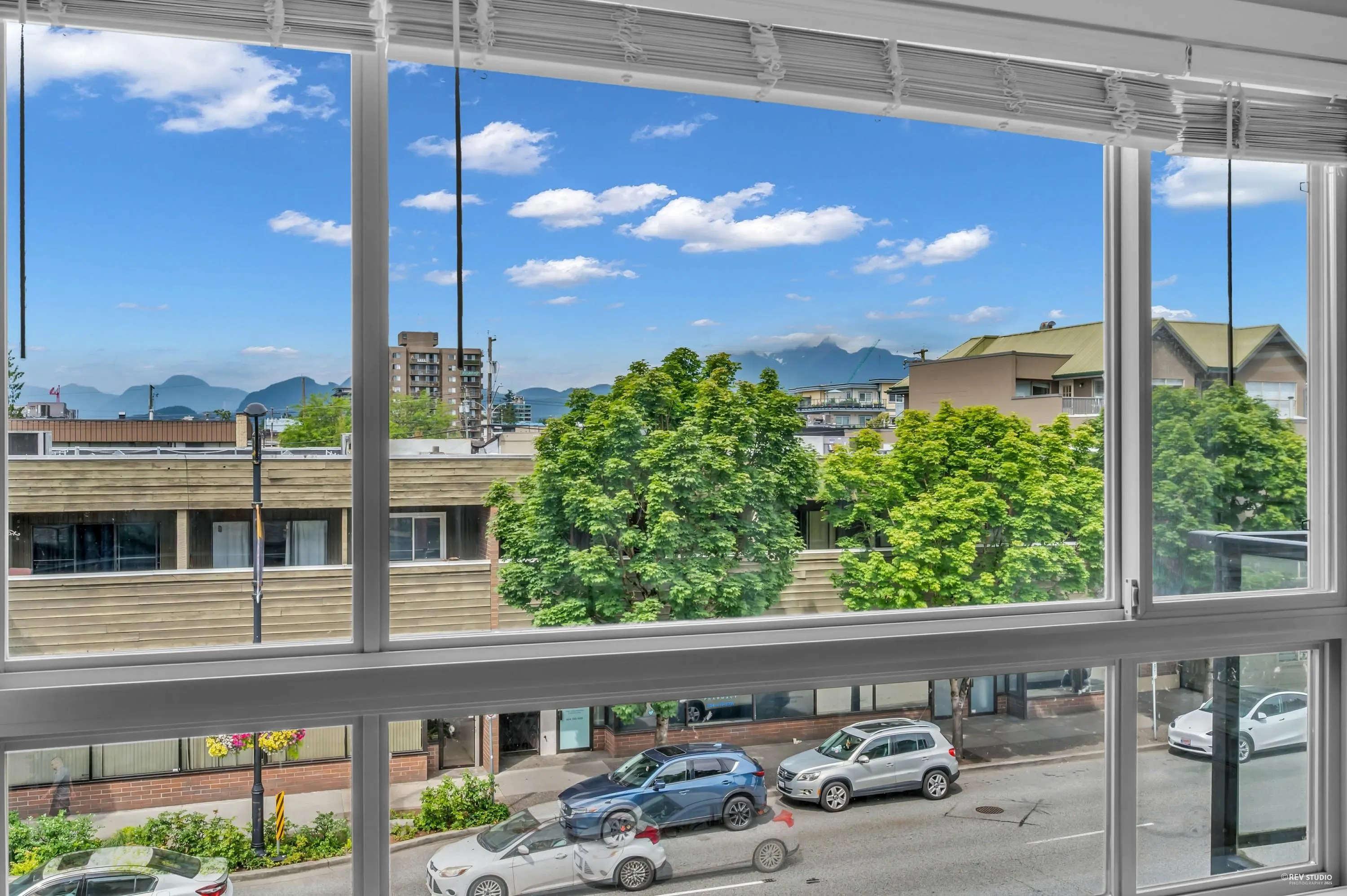 301 22318 Lougheed Highway