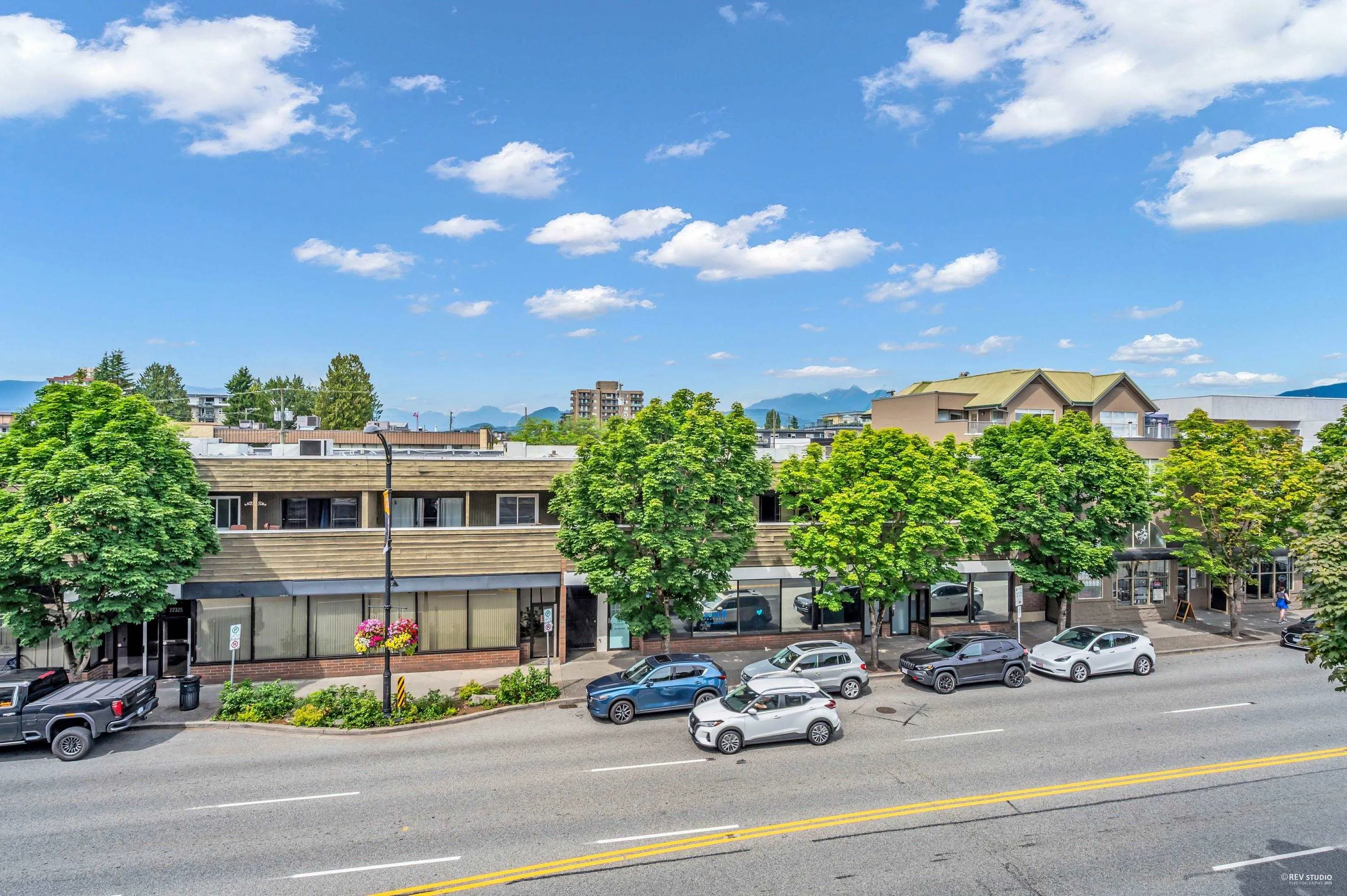301 22318 Lougheed Highway