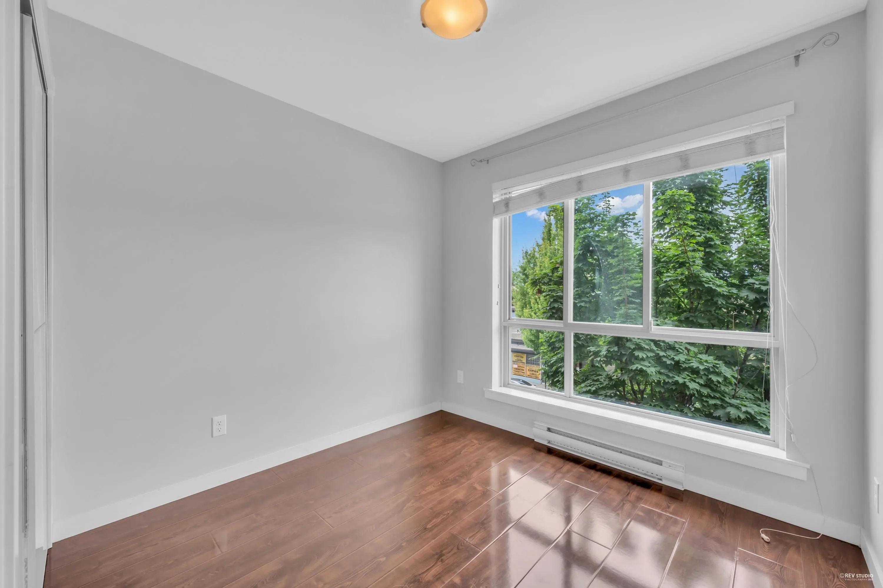 301 22318 Lougheed Highway