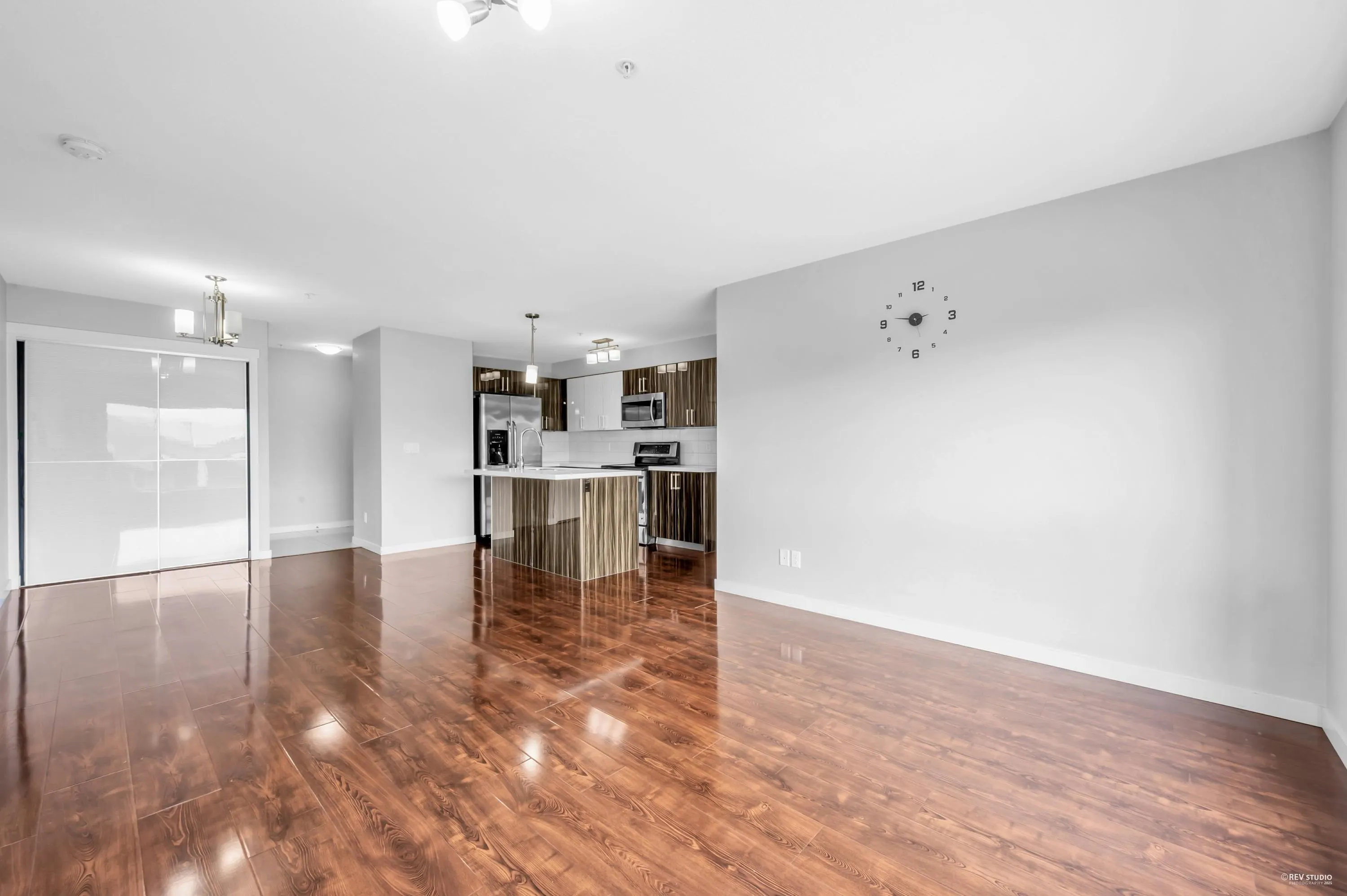 301 22318 Lougheed Highway