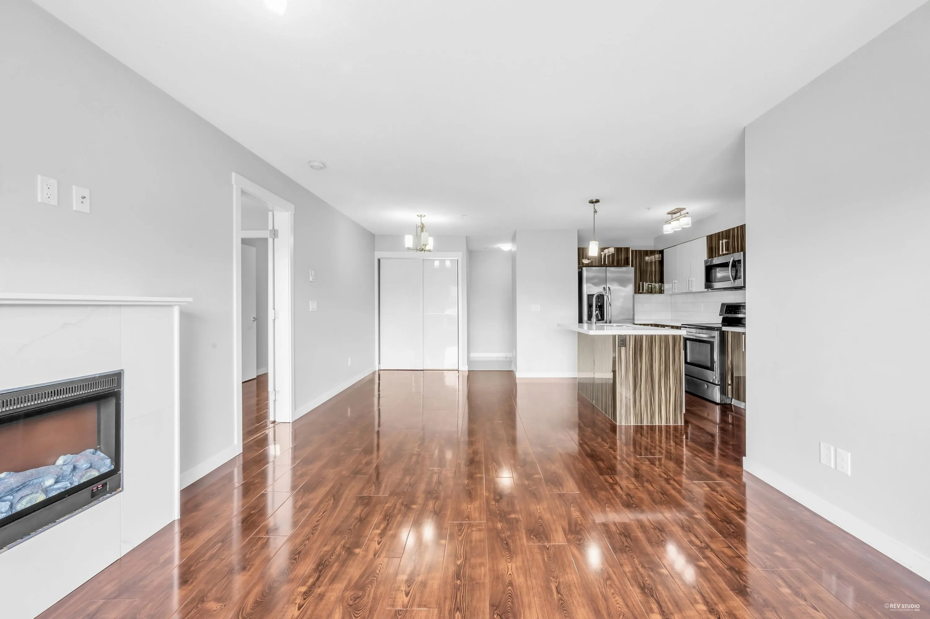 301 22318 Lougheed Highway