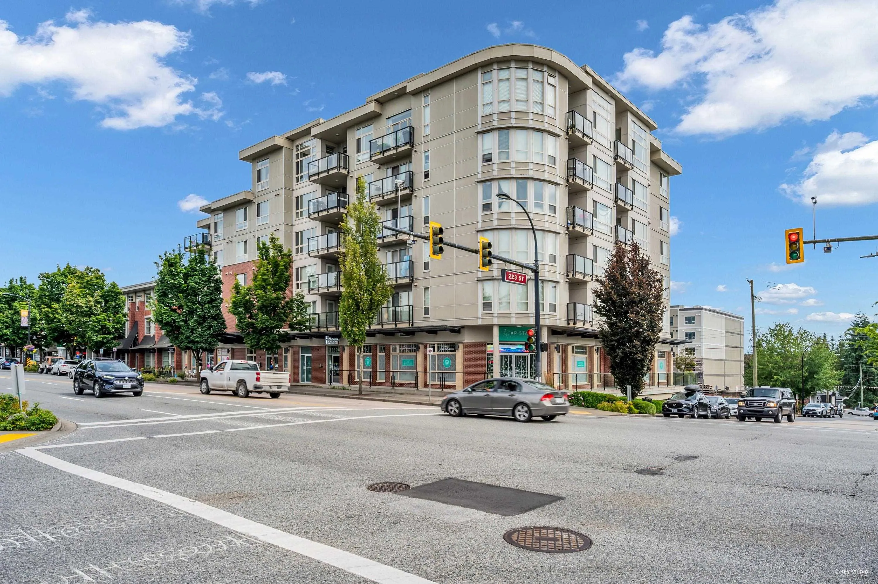 301 22318 Lougheed Highway