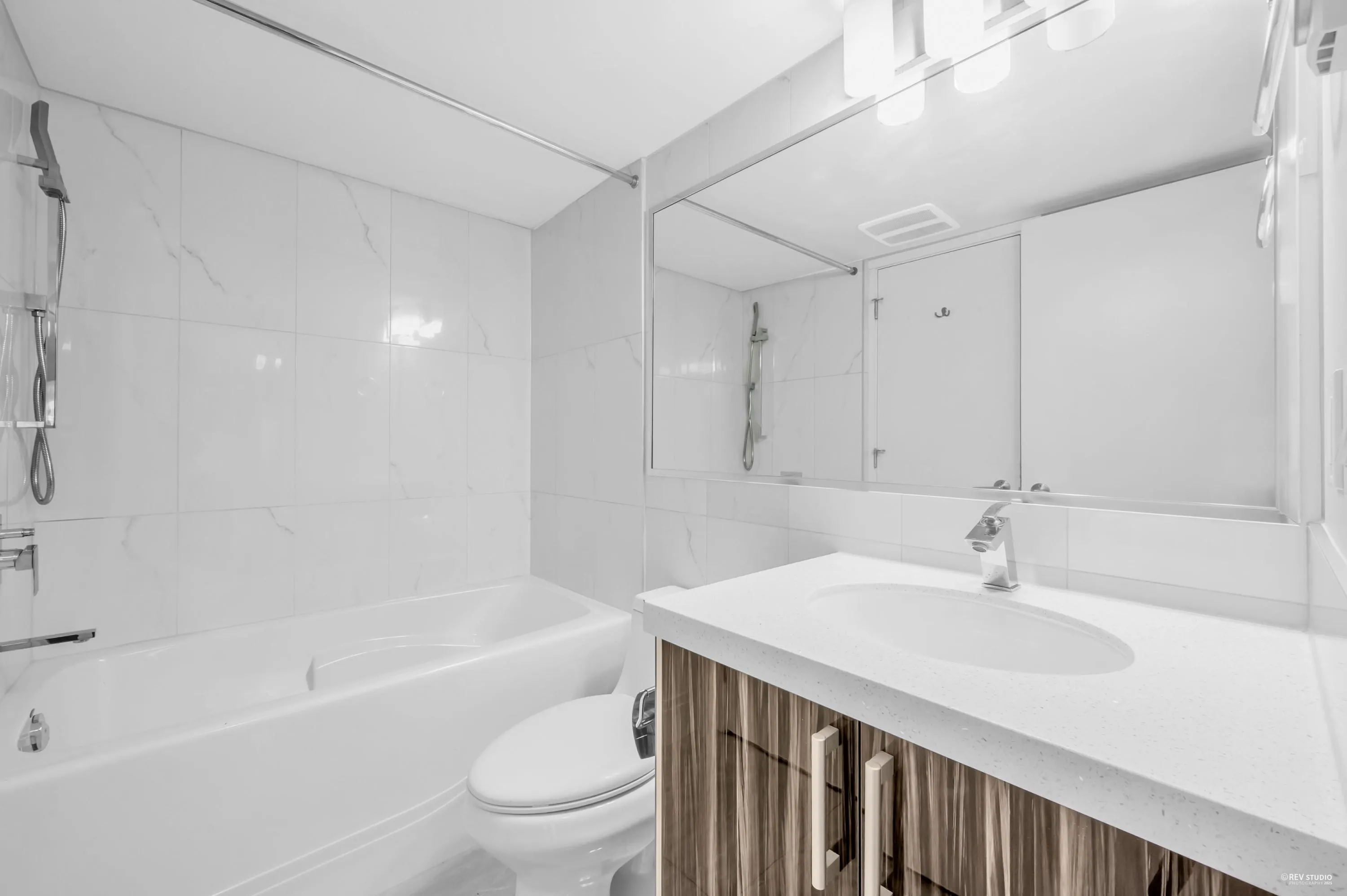 301 22318 Lougheed Highway