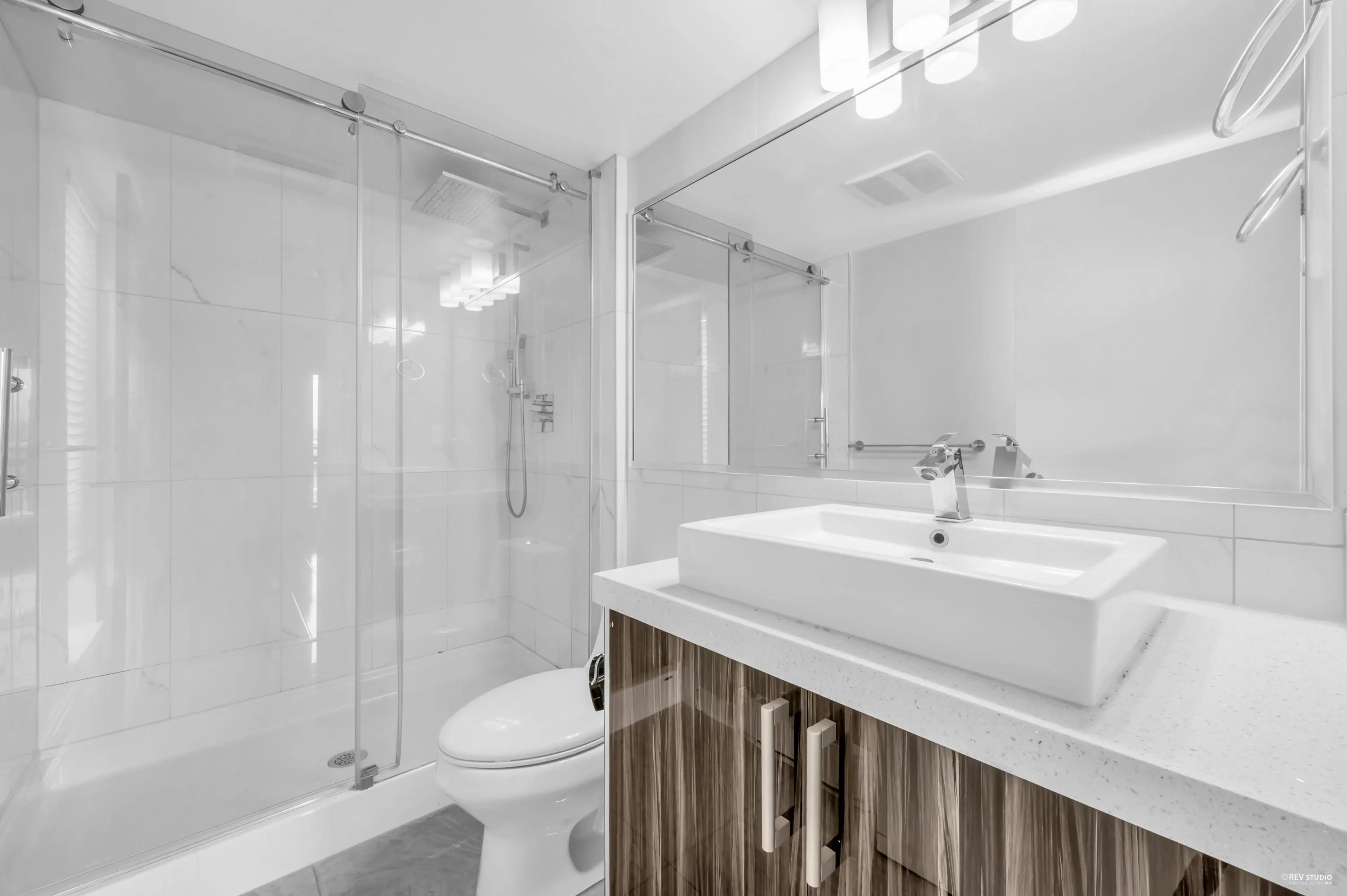 301 22318 Lougheed Highway
