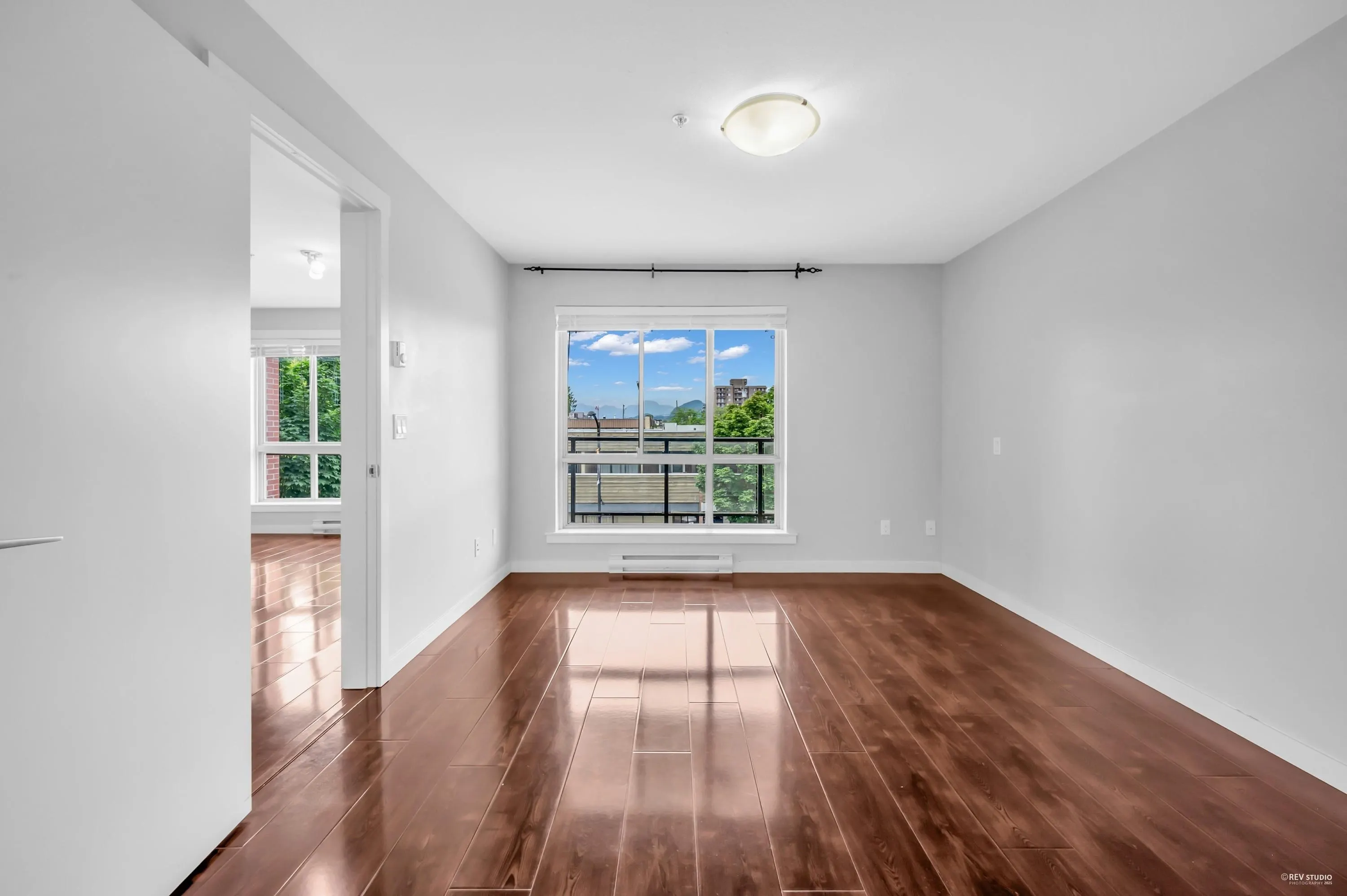 301 22318 Lougheed Highway
