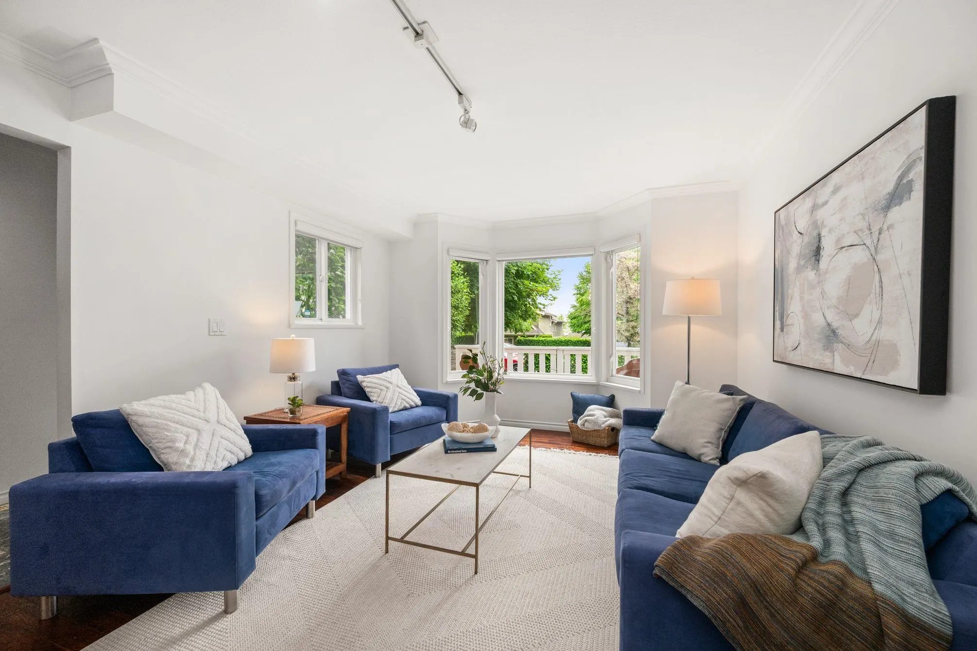 262 E 10th Street