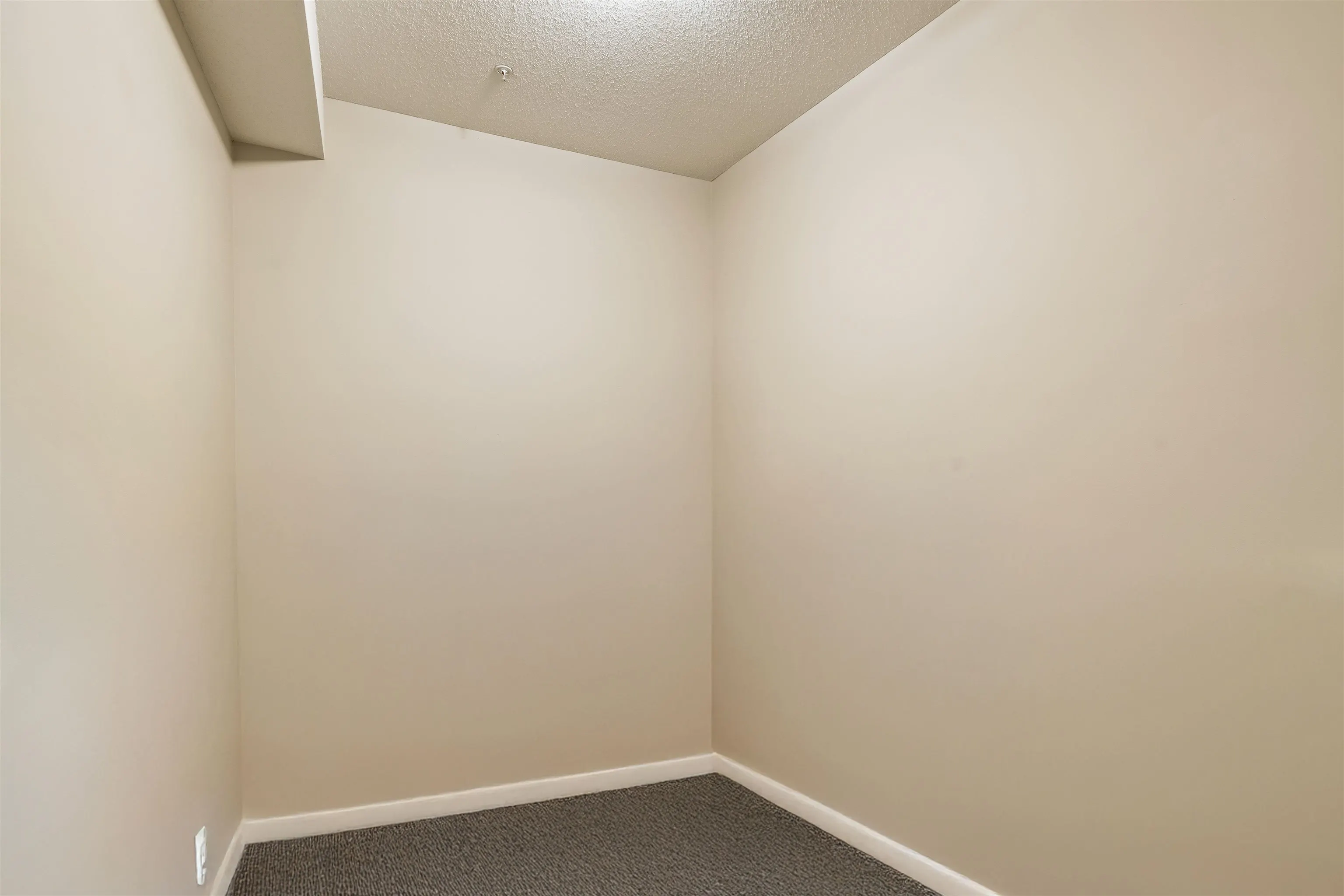 303 45615 Brett Avenue