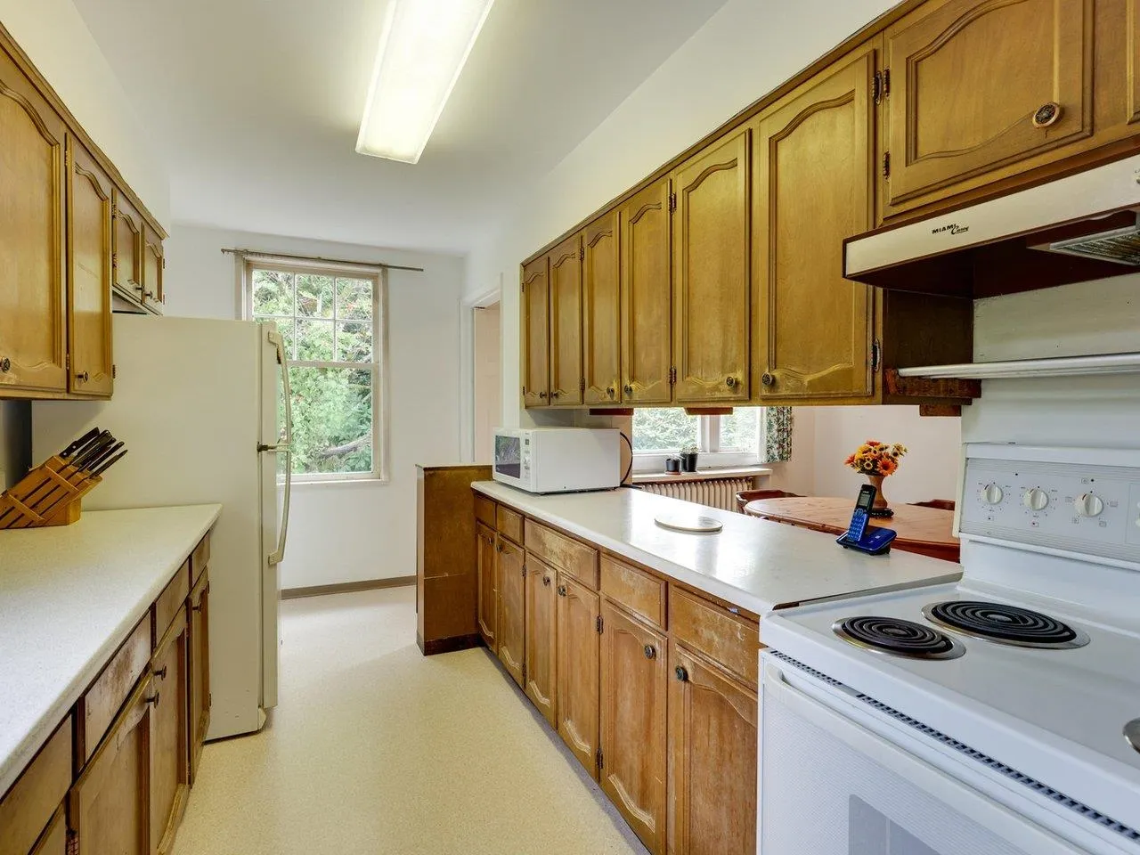 1251 W King Edward Avenue