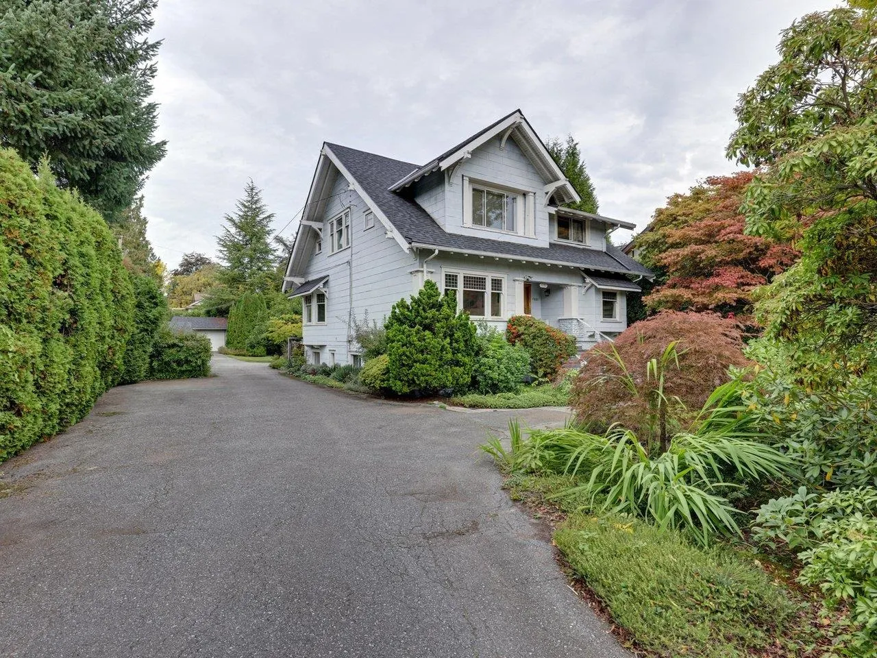 1251 W King Edward Avenue