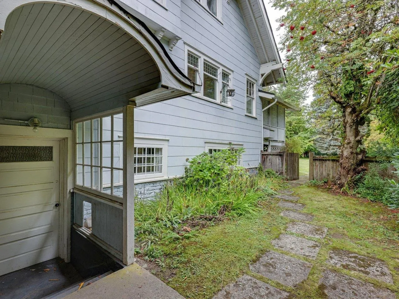 1251 W King Edward Avenue